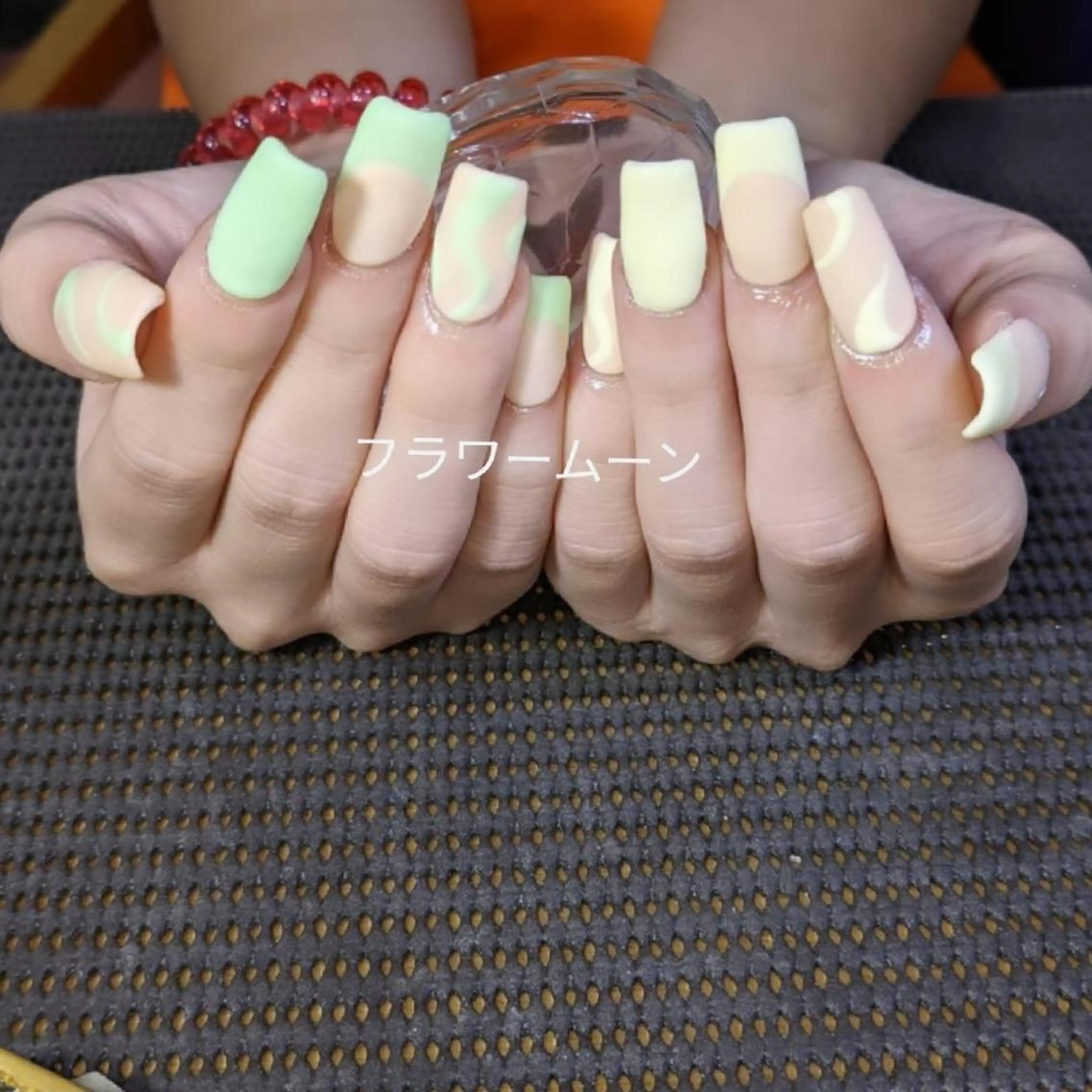 ネイル グリーン マットネイル フラワー ムーンのネイルデザイン