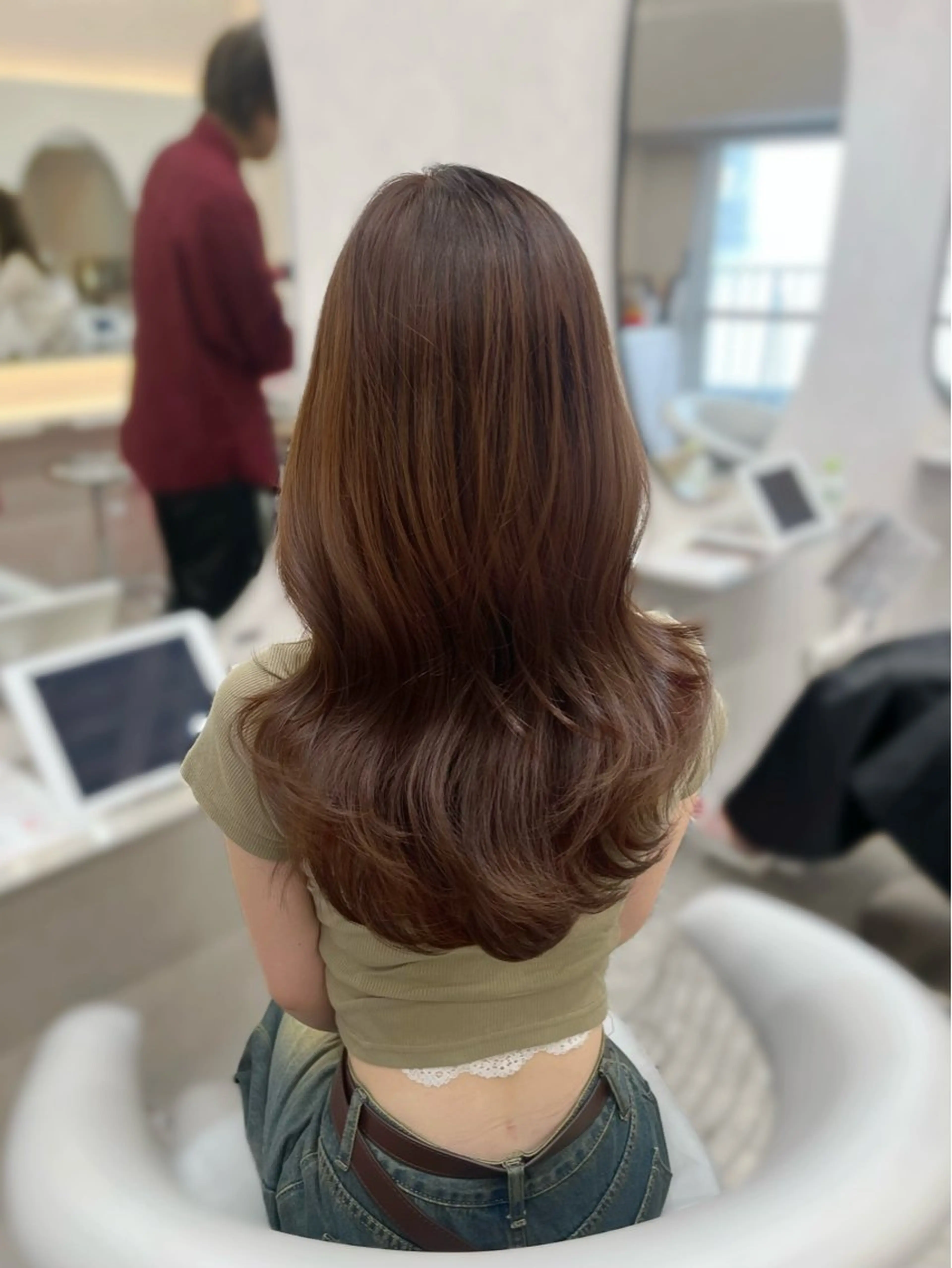 セミロング カラー ブリーチ ブラウンカラー オレンジ ハイレイヤー レイヤーカット カット ヘアカラー トリートメント LARME by Sea 新宿所属・韓国ハッシュカット/ 新宿/髪質改善/岡崎のヘアスタイル