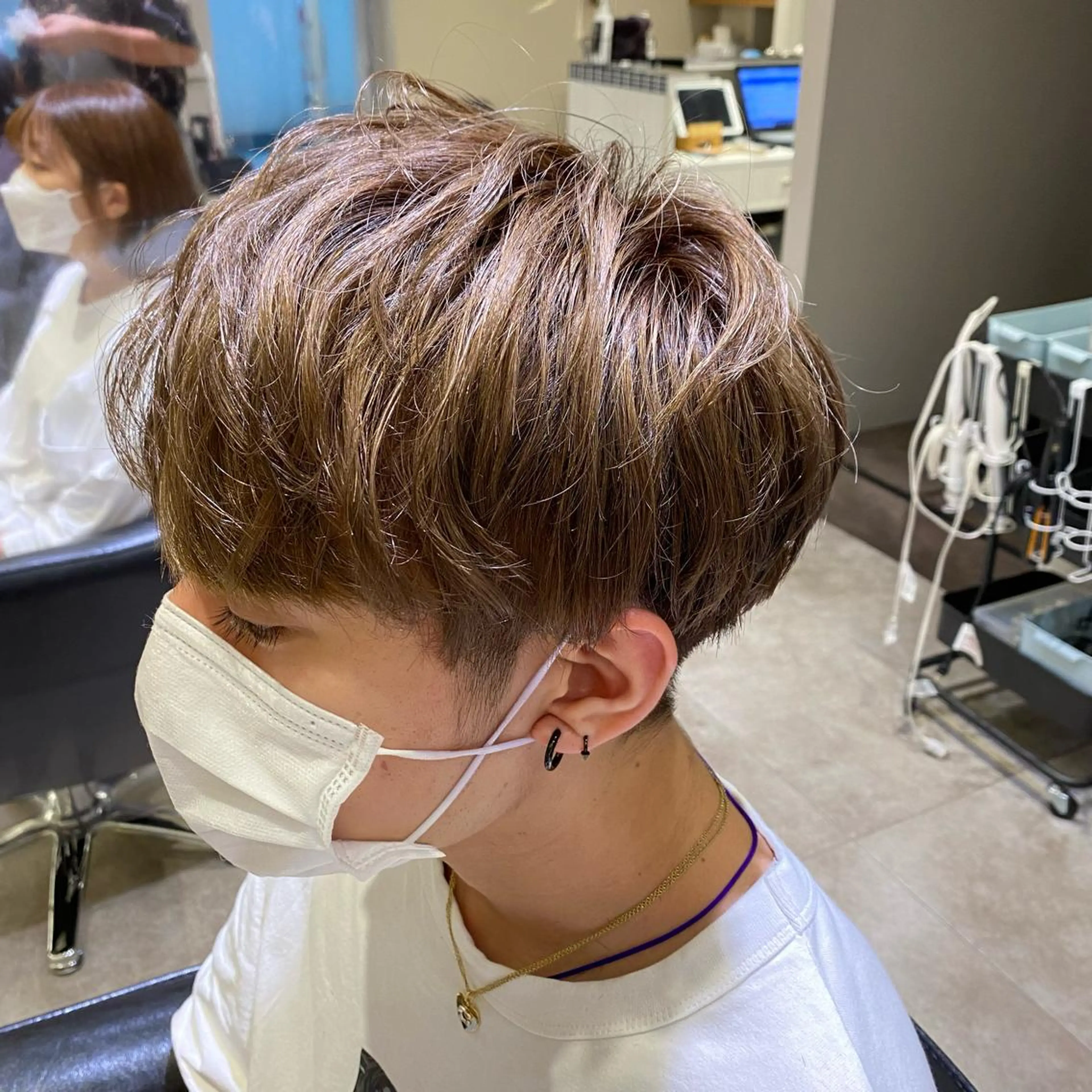 カラー メンズ ベージュカラー ダブルカラー ミルクティーベージュ 上石神井メンズパーマ 飯田徹のヘアスタイル