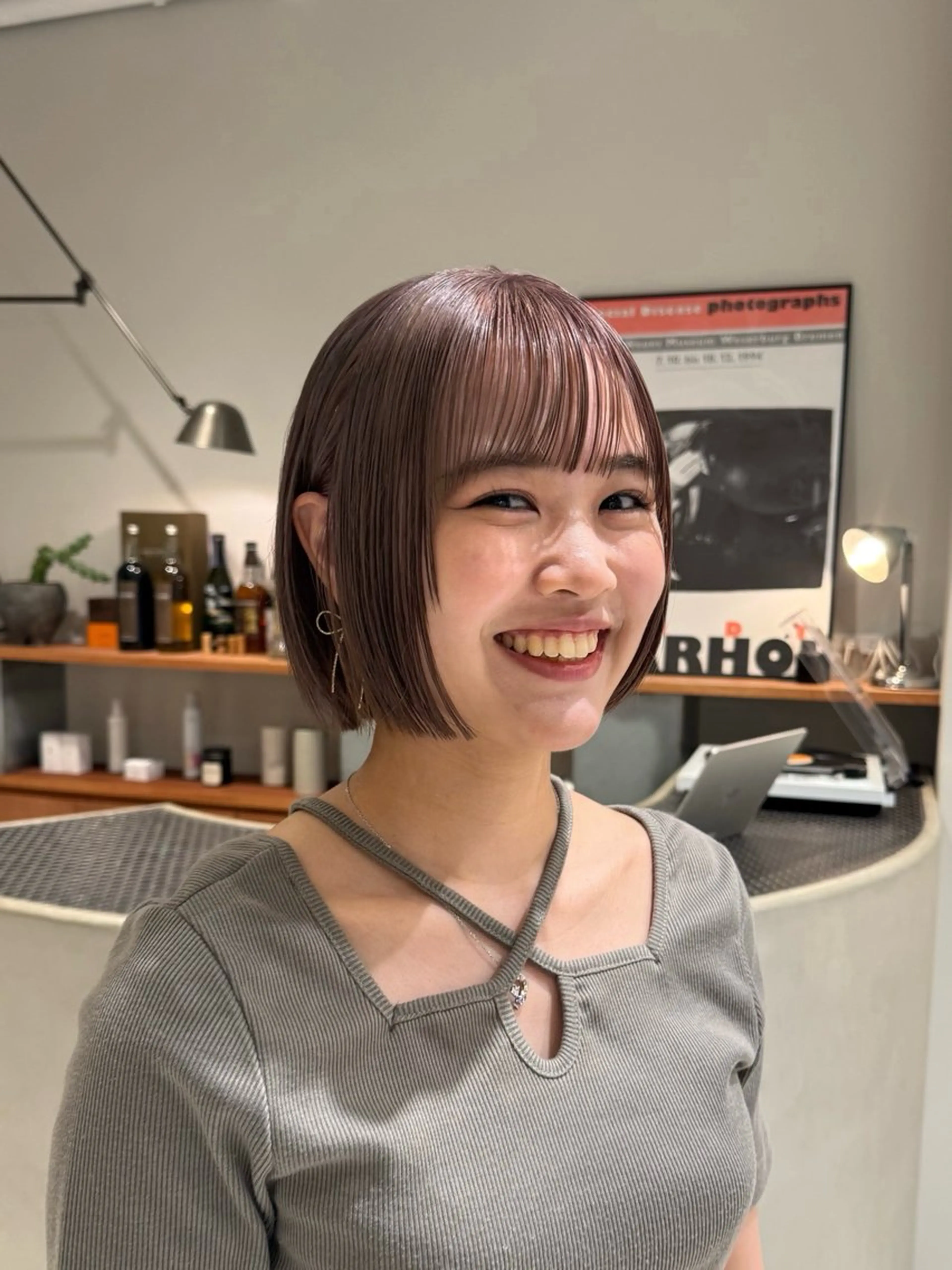 ミディアム カラー ベージュカラー ハイトーンカラー ピンクカラー ピンクベージュ カット ヘアカラー トリートメント コノカ/暖色カラー/ 透明感カラーのヘアスタイル