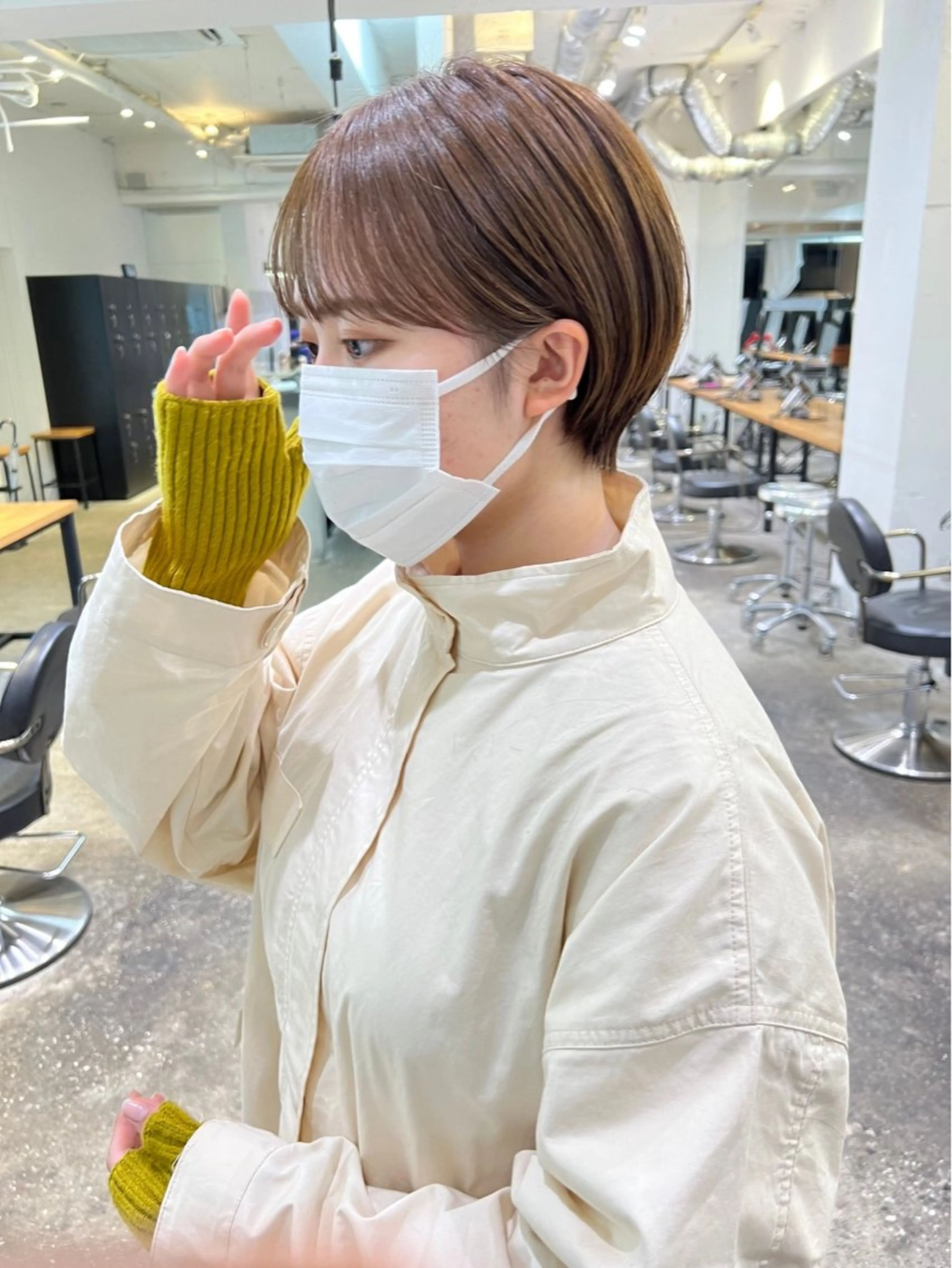 ショート ショートヘア エミリ / オリーブカラーのヘアスタイル