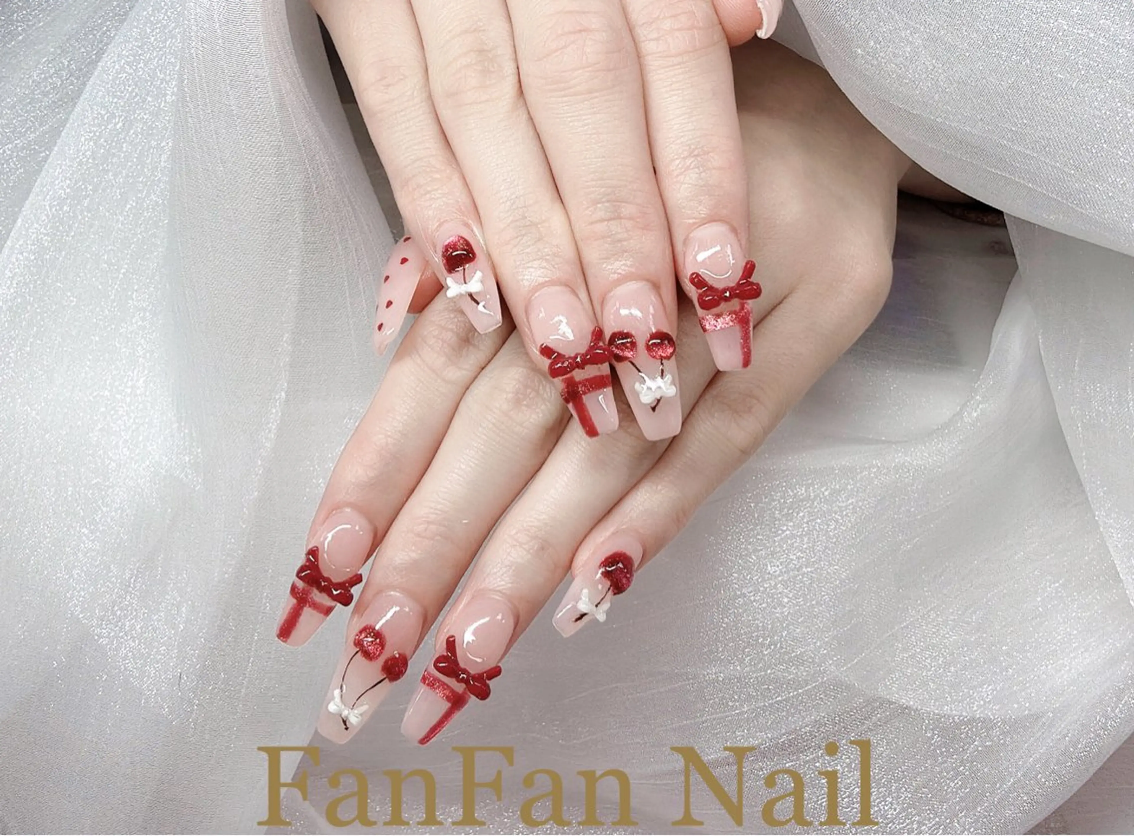 ネイル アートネイル オーロラネイル ガーリー キラキラネイル 韓国ネイル ハンドネイル KaKa FanFanNailのネイルデザイン