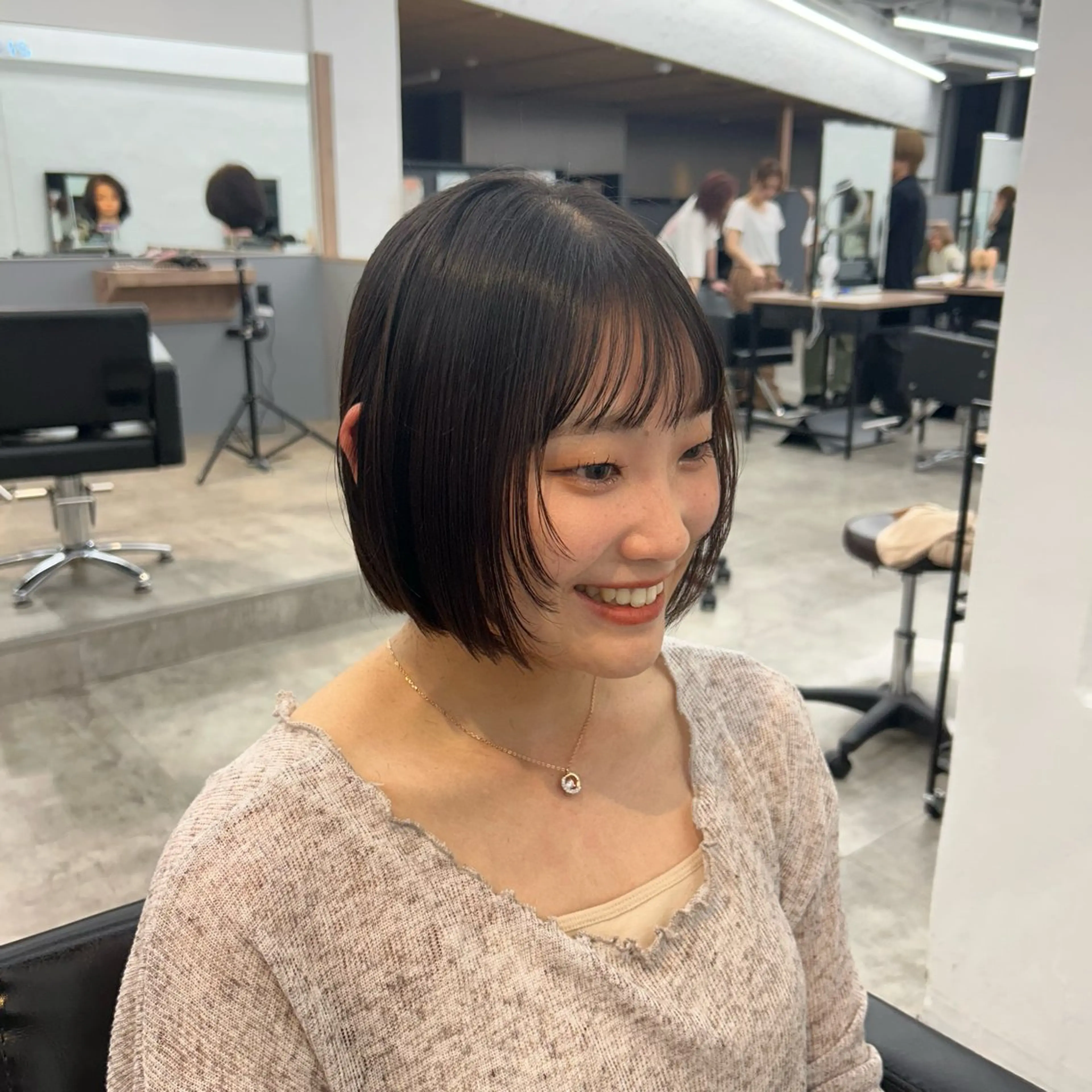 ショート カラー カット ヘアカラー 縮毛矯正 トリートメント レイヤー/ボブ/透明 感カラー/佐藤奈由のヘアスタイル