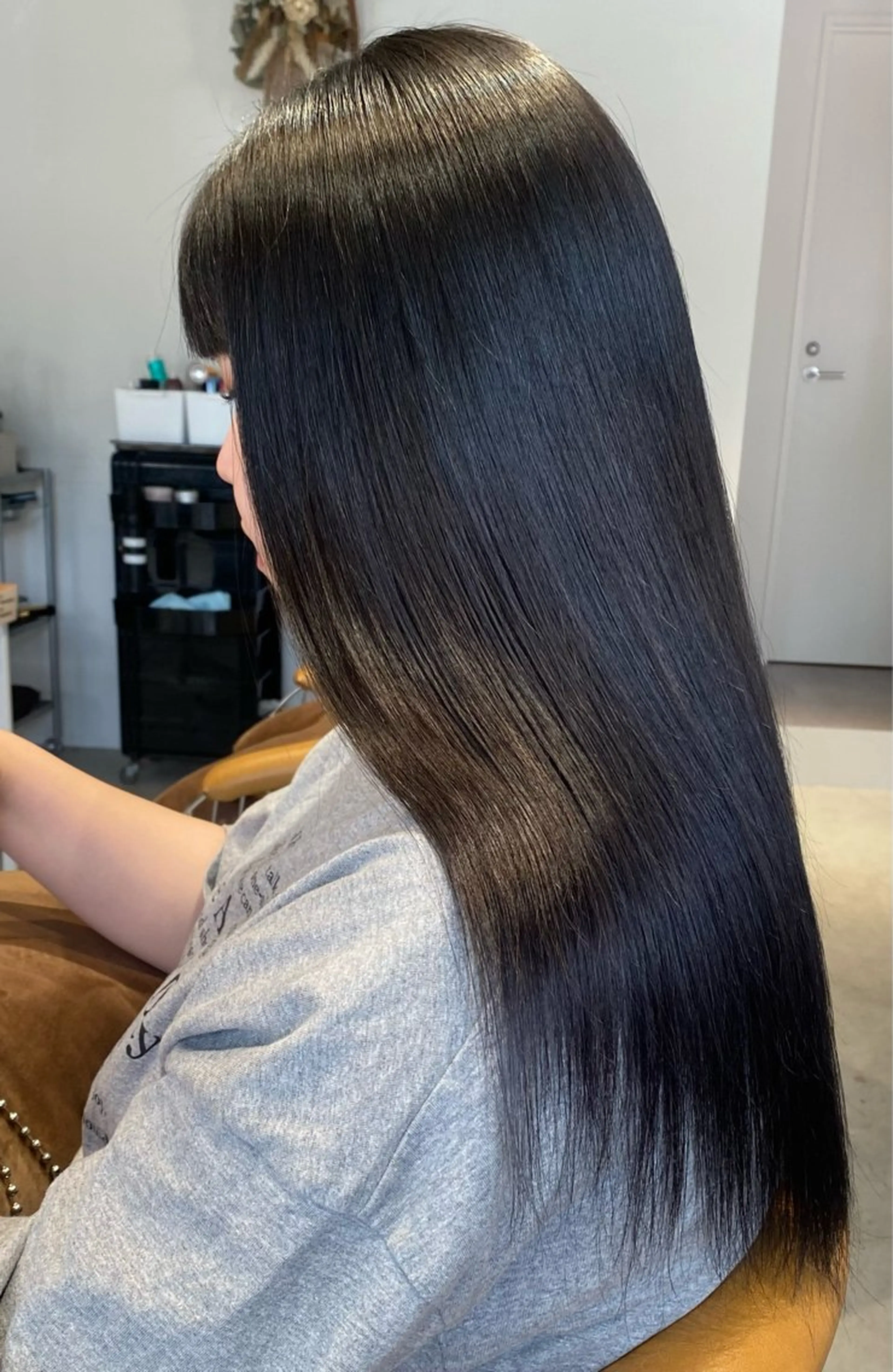 ロング カラー 黒髪 ブルーカラー ブルーブラック 廣瀬 ちよみのヘアスタイル