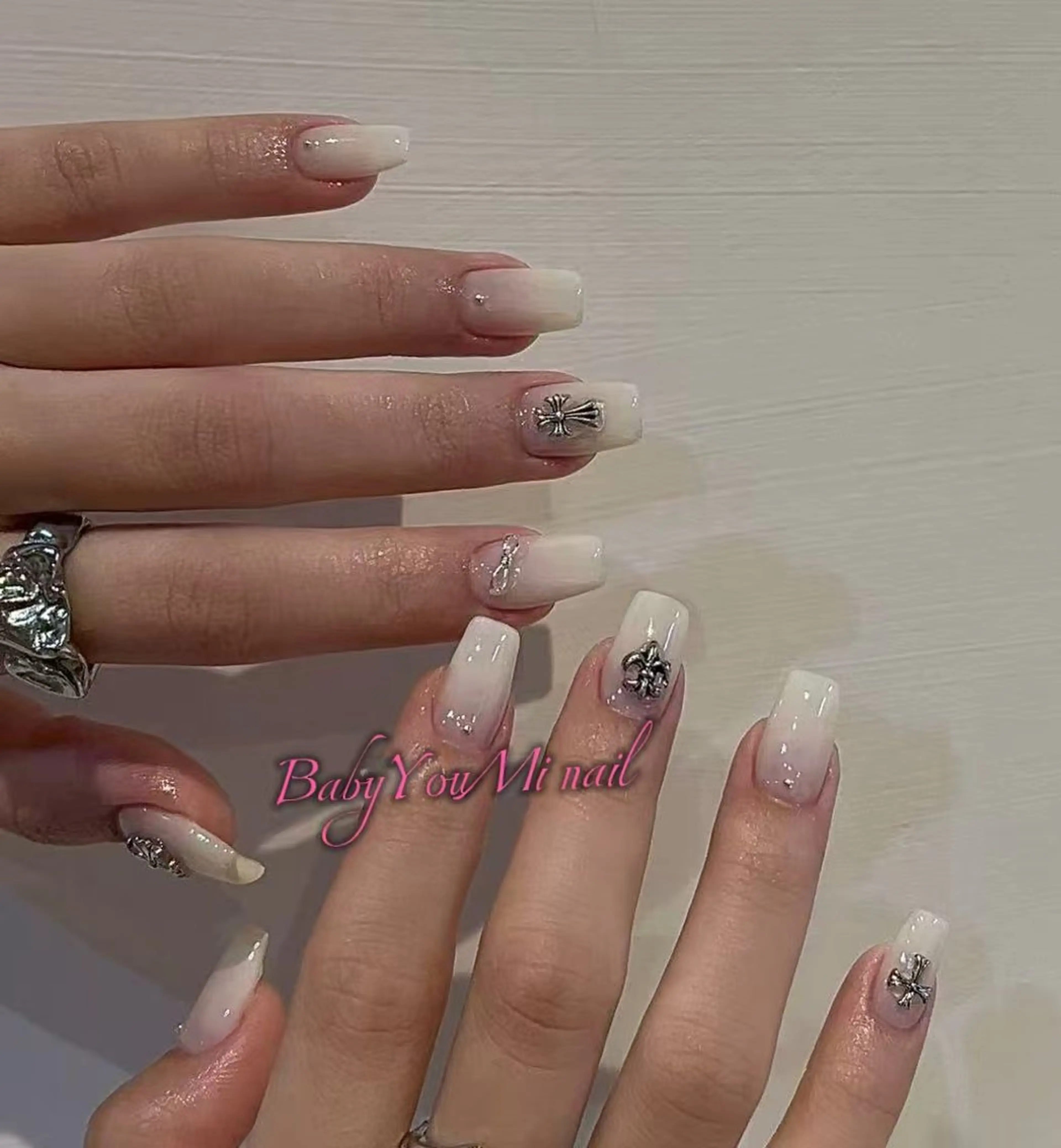ネイル オーロラネイル フラワーネイル フットネイル フレンチネイル ジェルネイル ハンドネイル BabyYouMi ねねのネイルデザイン