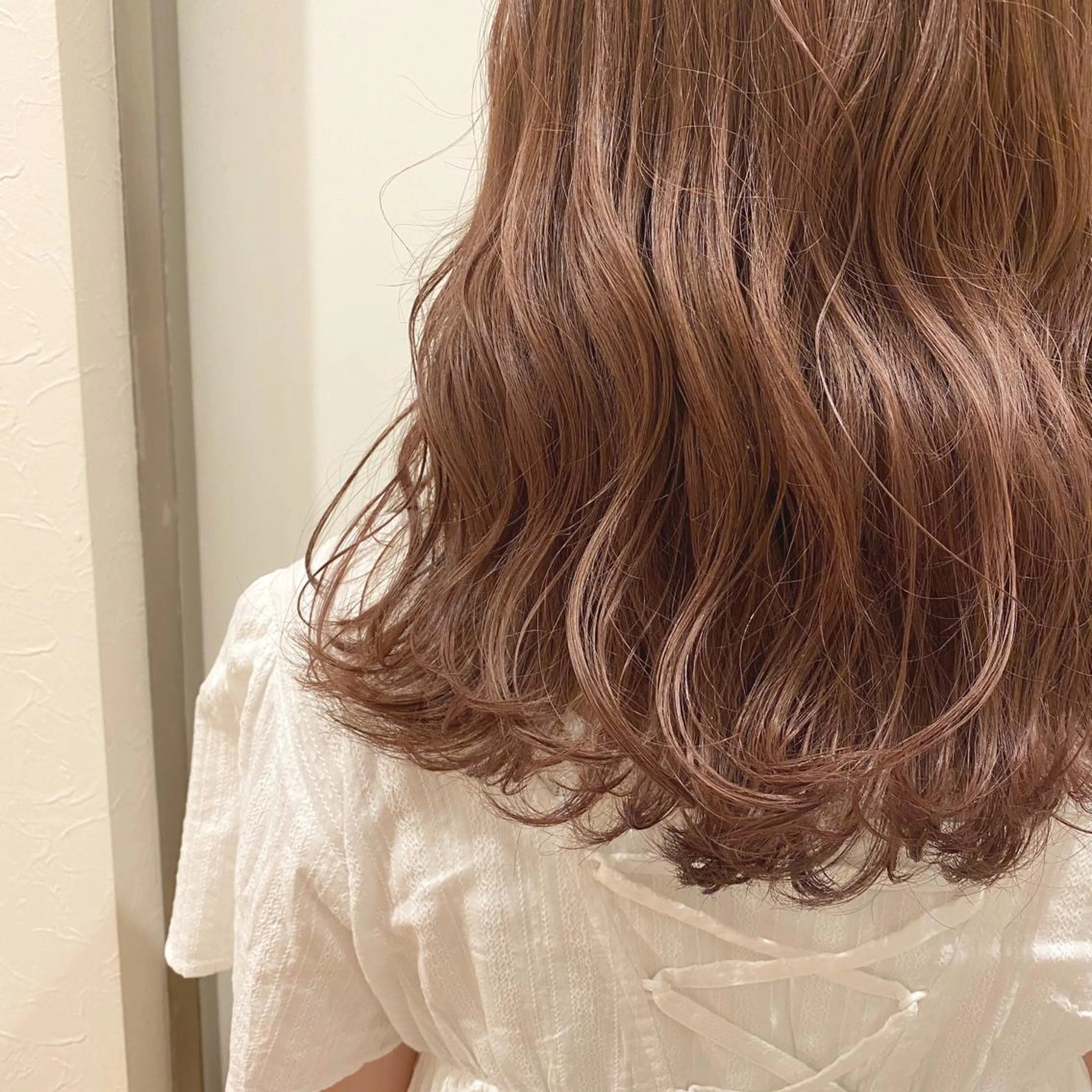 ミディアム カラー 韓国ヘア顔周りカット 艶髪ベージュtamaのヘアスタイル