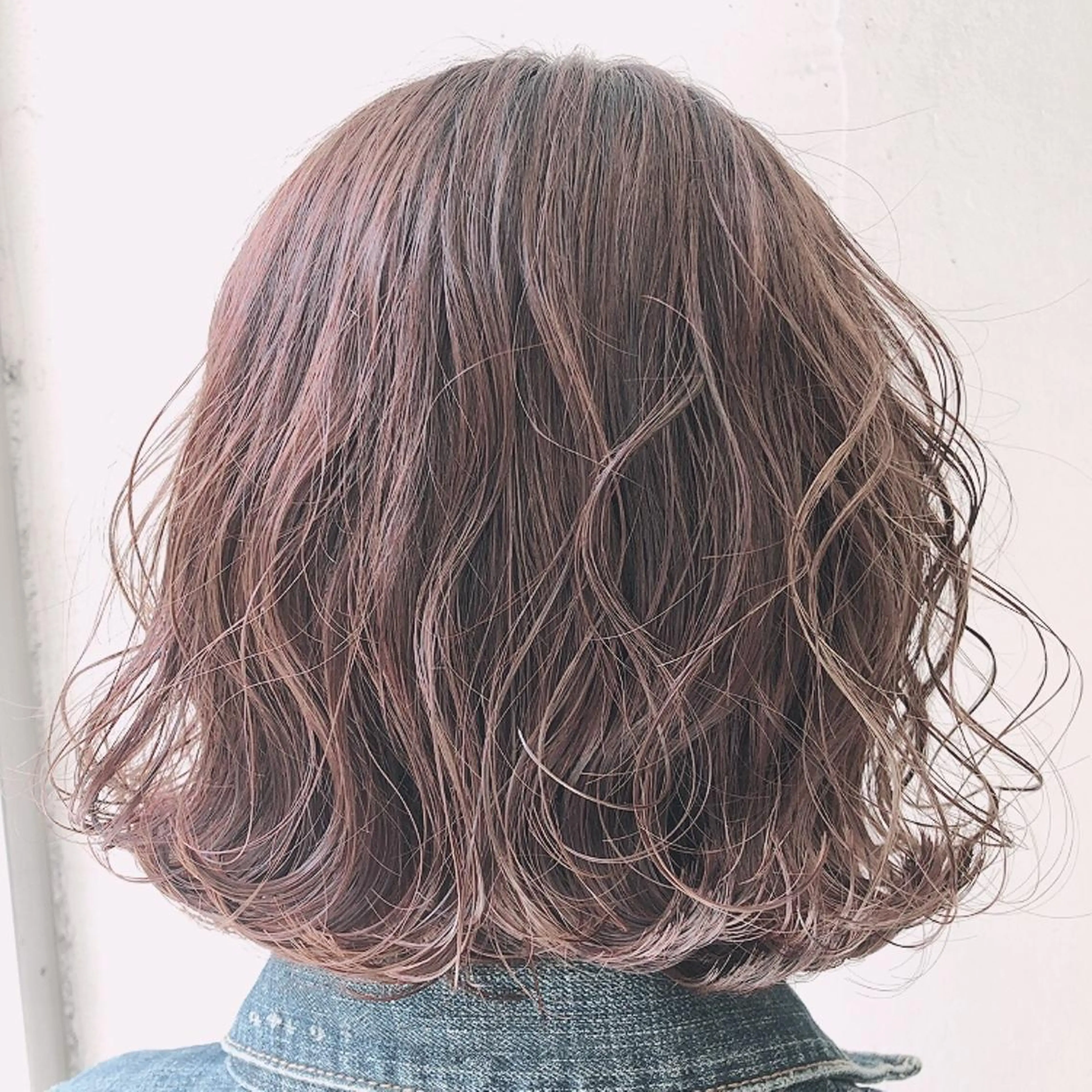 ショート カラー 切りっぱなしボブ ベージュカラー ピンクカラー ピンクベージュ ボブ 💚 nao💚のヘアスタイル