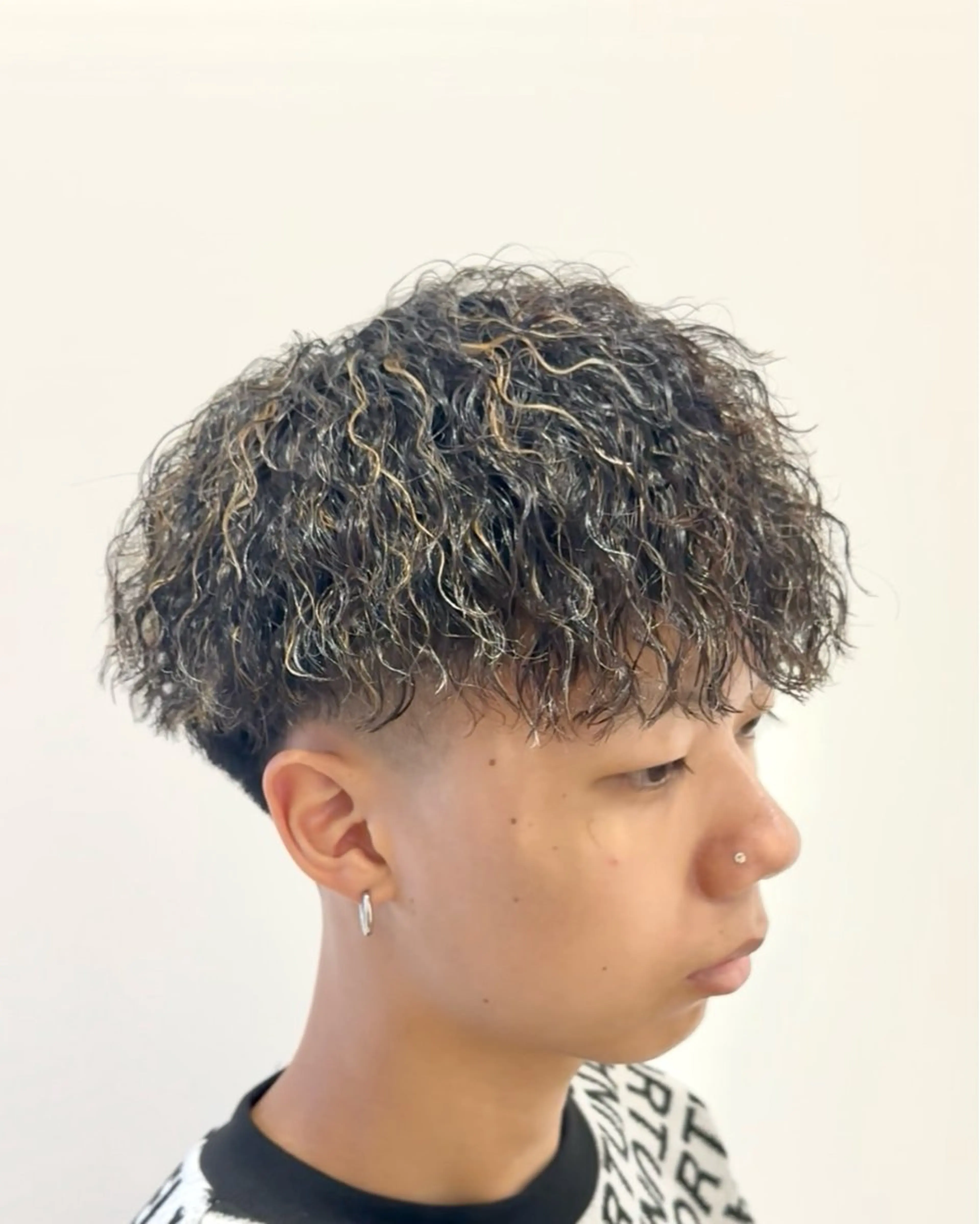 パーマ メンズ メンズハイライト マッシュ カット パーマ 川地 由麿のヘアスタイル