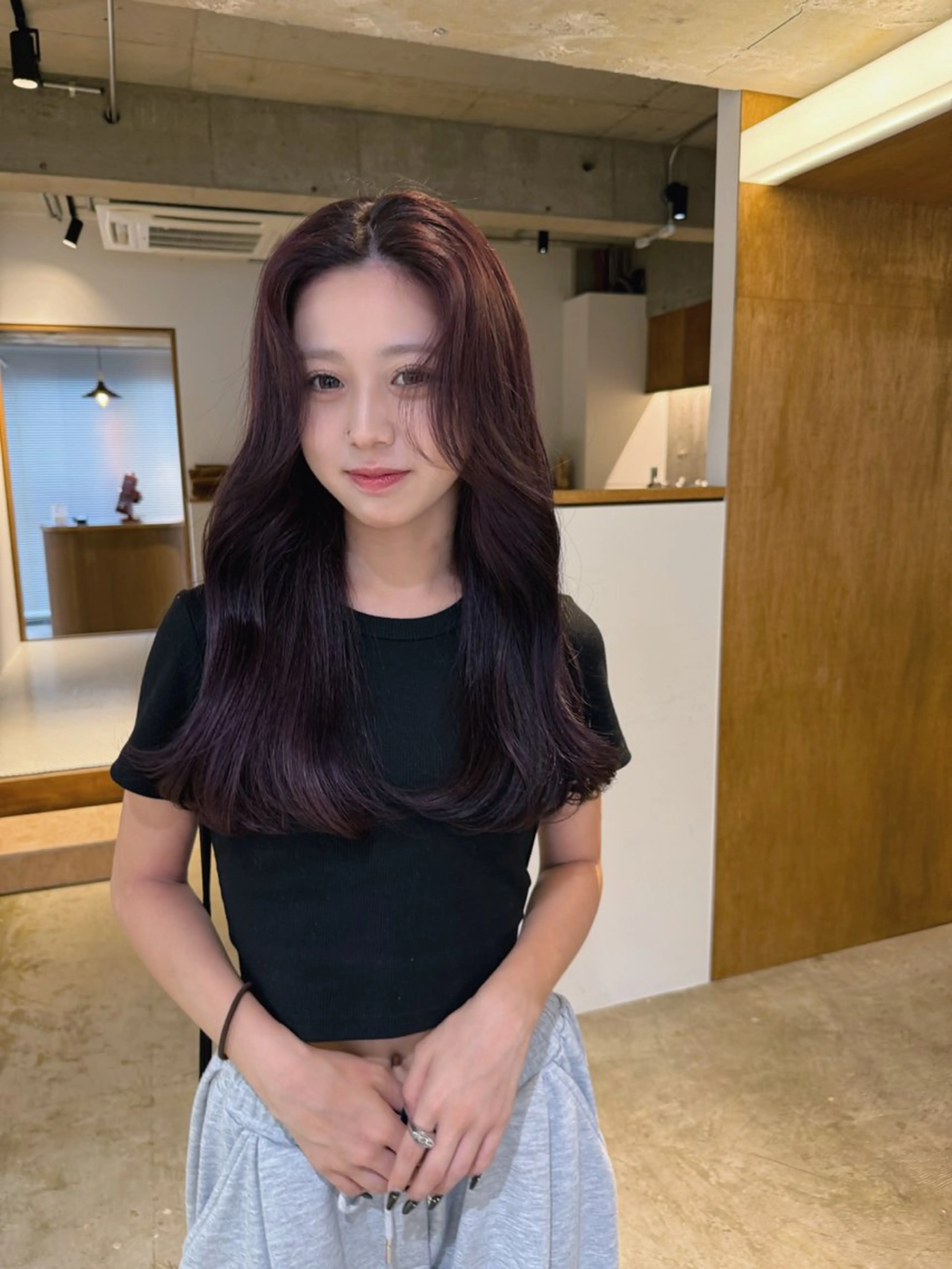 ロング カラー ブリーチ ボルドーカラー miyuki .のヘアスタイル