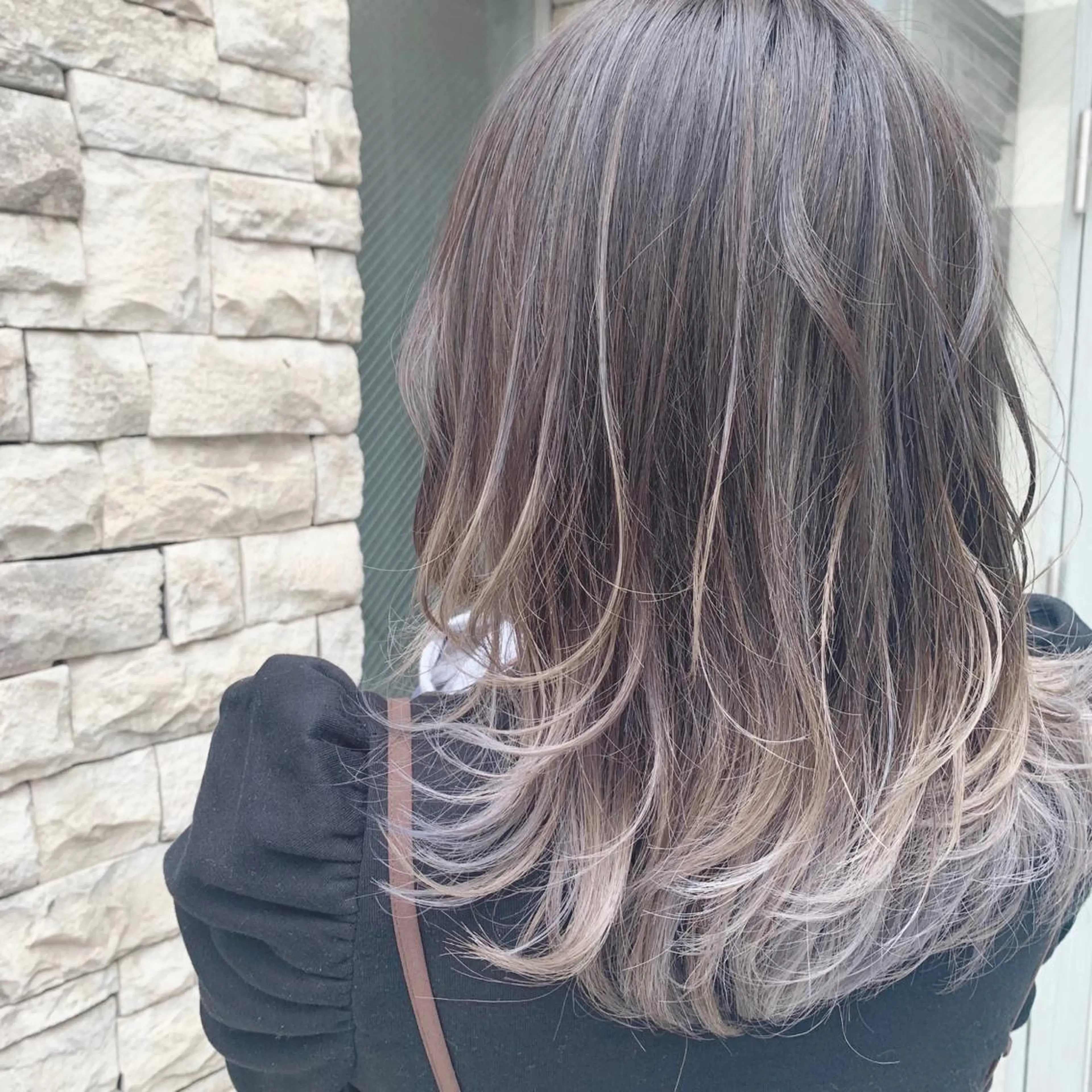 ミディアム カラー バレイヤージュ レイヤーカット EMANON天神所属・Hitomi Ezakiのヘアスタイル