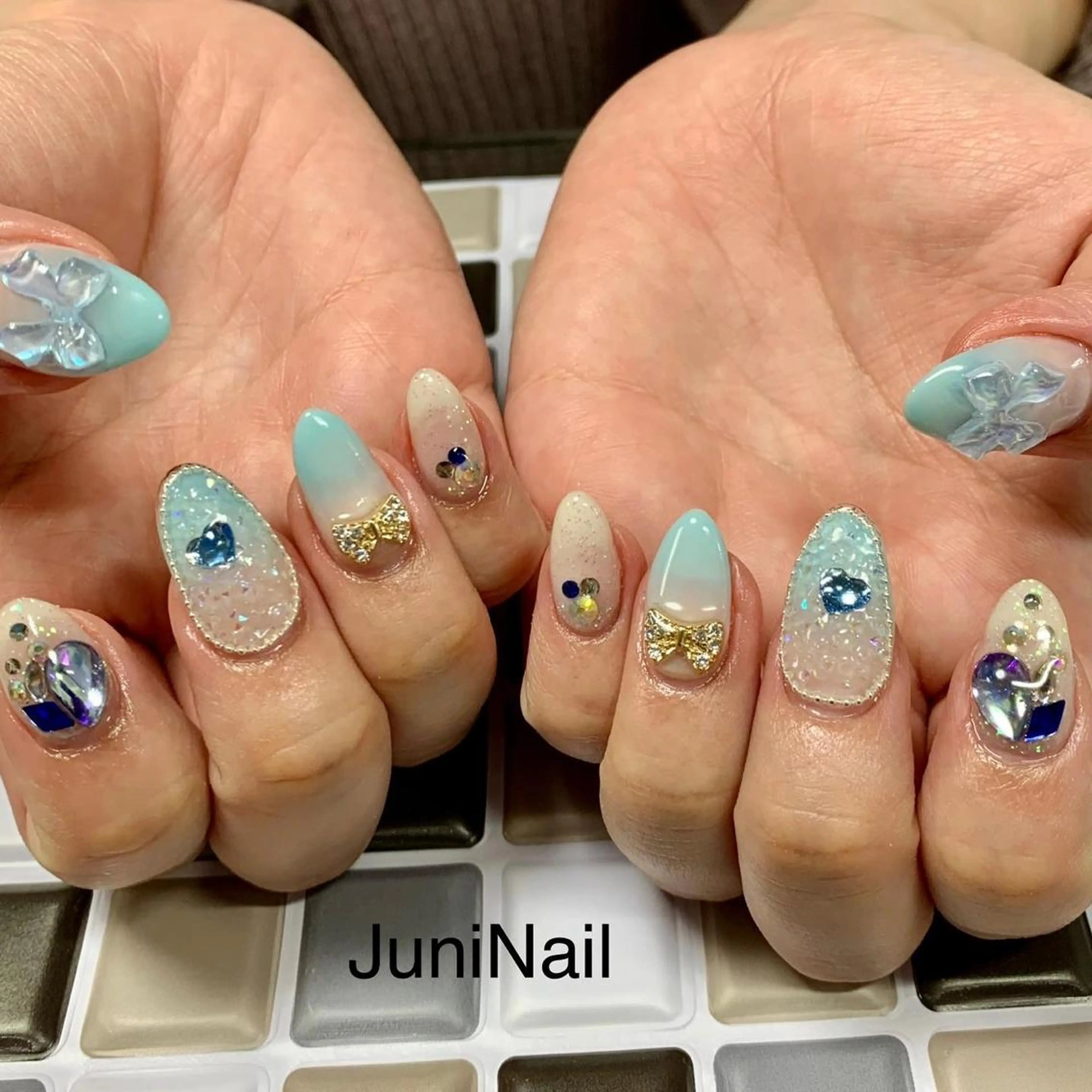 ネイル オーロラネイル クリアネイル 成人式 フラッシュネイル フレンチネイル ハンドネイル JuniNail 주니네일🇰🇷suのネイルデザイン