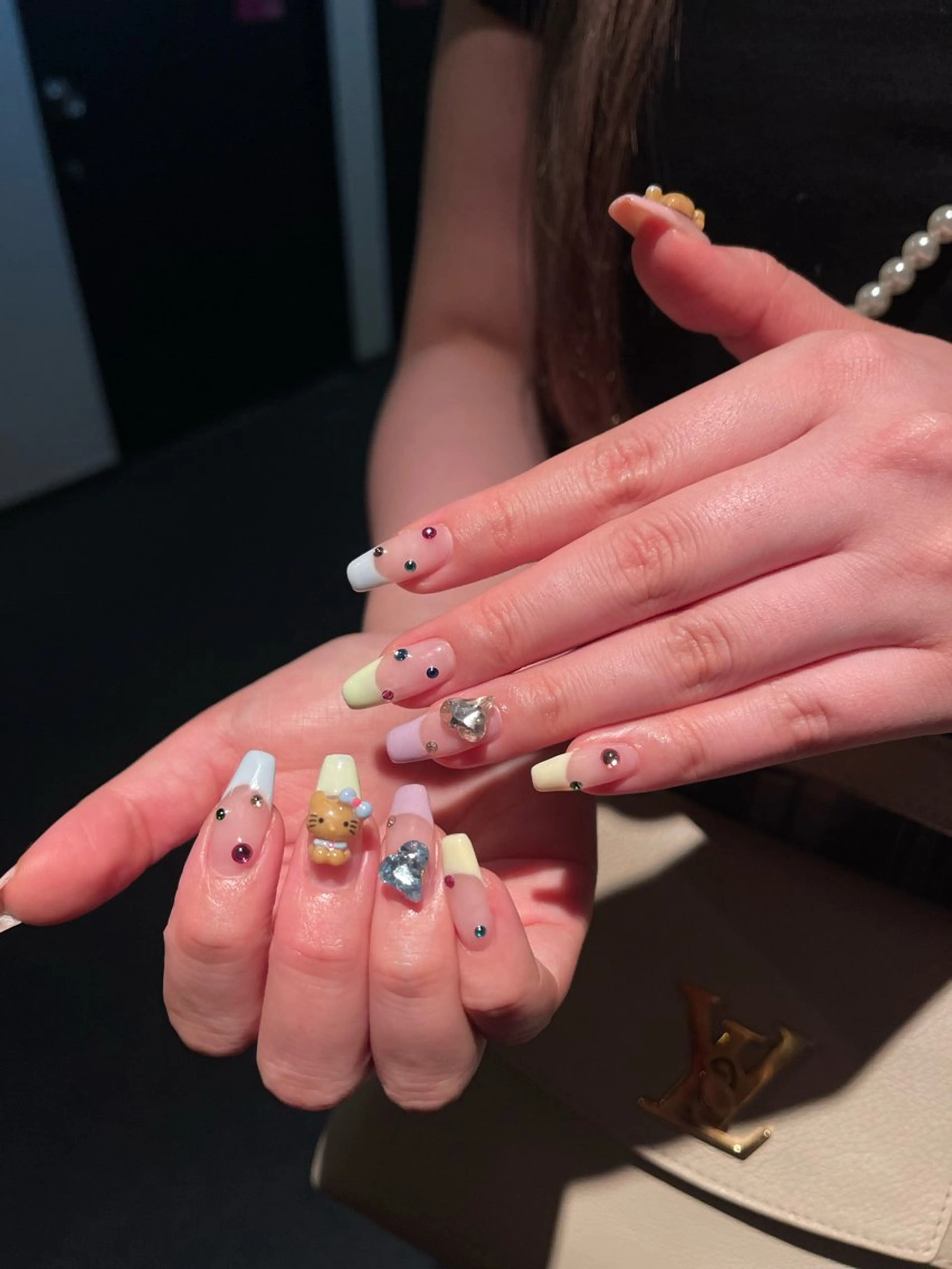 ネイル グラデーション ラメ(グリッター) マグネットネイル ミラーネイル ニュアンスネイル ハンドネイル 波 なみのネイルデザイン