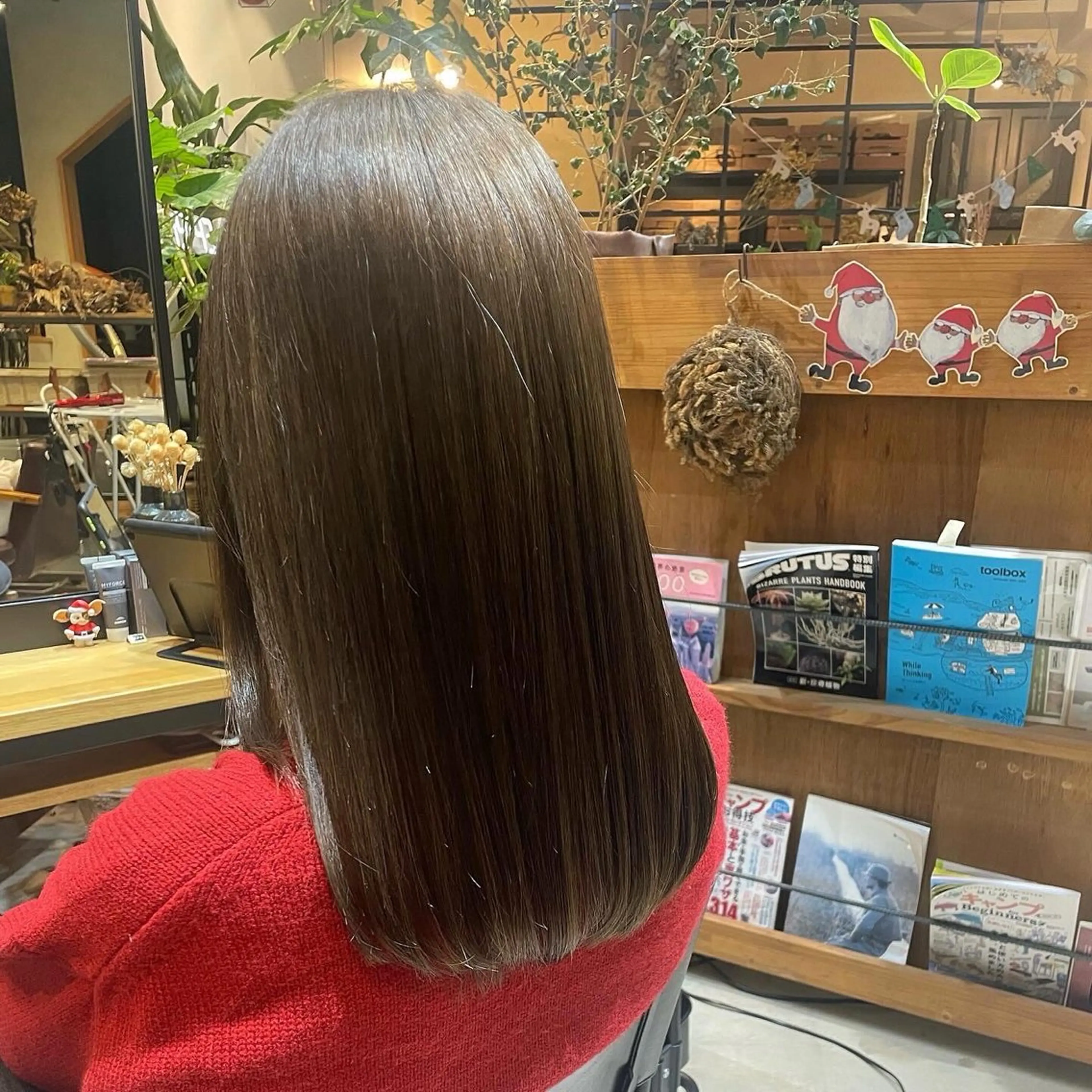 セミロング カラー グレージュ オリーブグレージュ オリーブグレー Loma ミレイのヘアスタイル