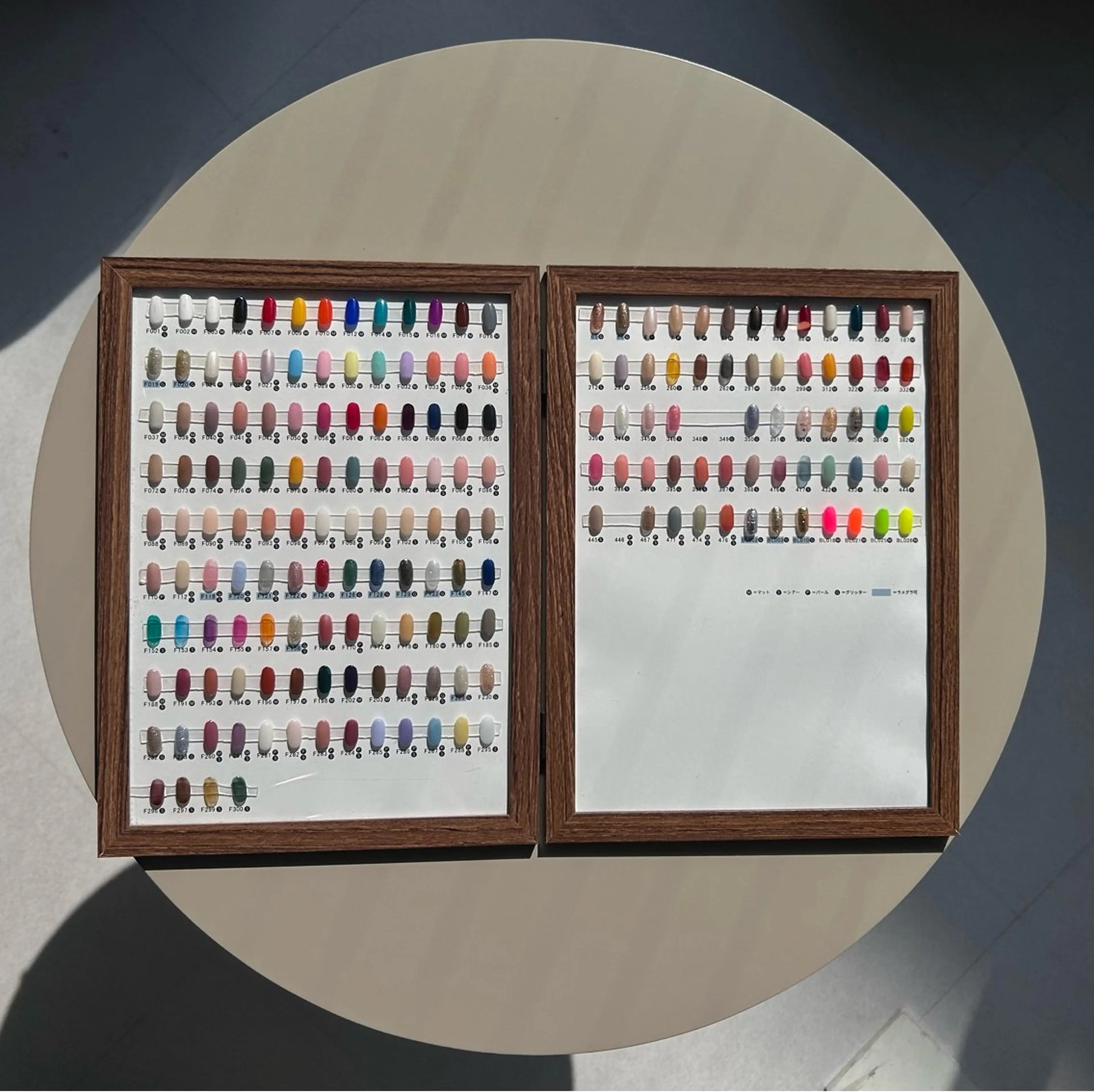 ネイル ラメ(グリッター) ラメグラデーション ワンカラーネイル DEEokazaki momonaのネイルデザイン