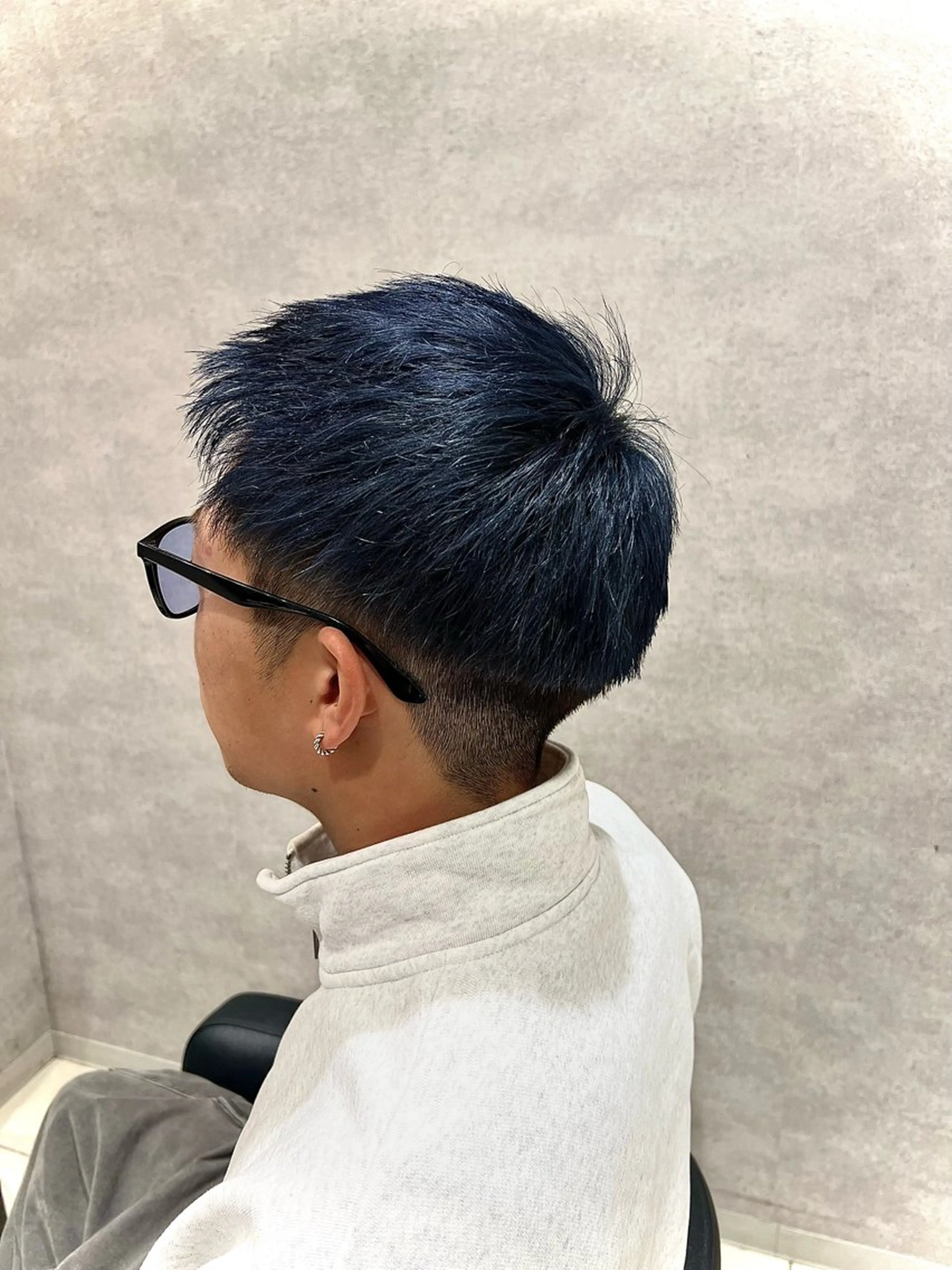 カラー メンズ メンズブリーチ ブリーチ ネイビーカラー ヘアカラー トリートメント 🍑とたに ももか🍑のヘアスタイル