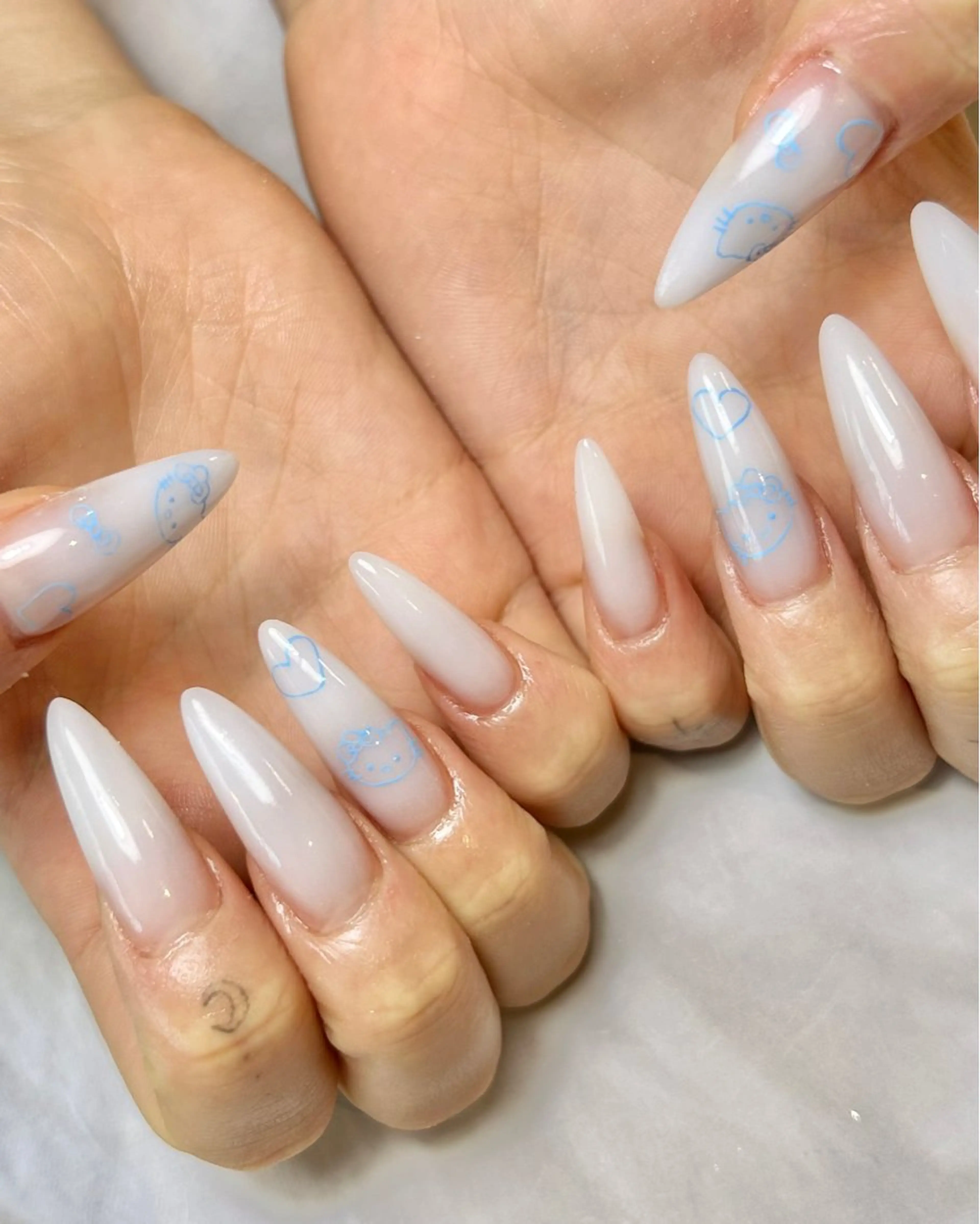 ネイル アートネイル ブルー 持ち込み ホワイト ハンドネイル Reflection marikoのネイルデザイン