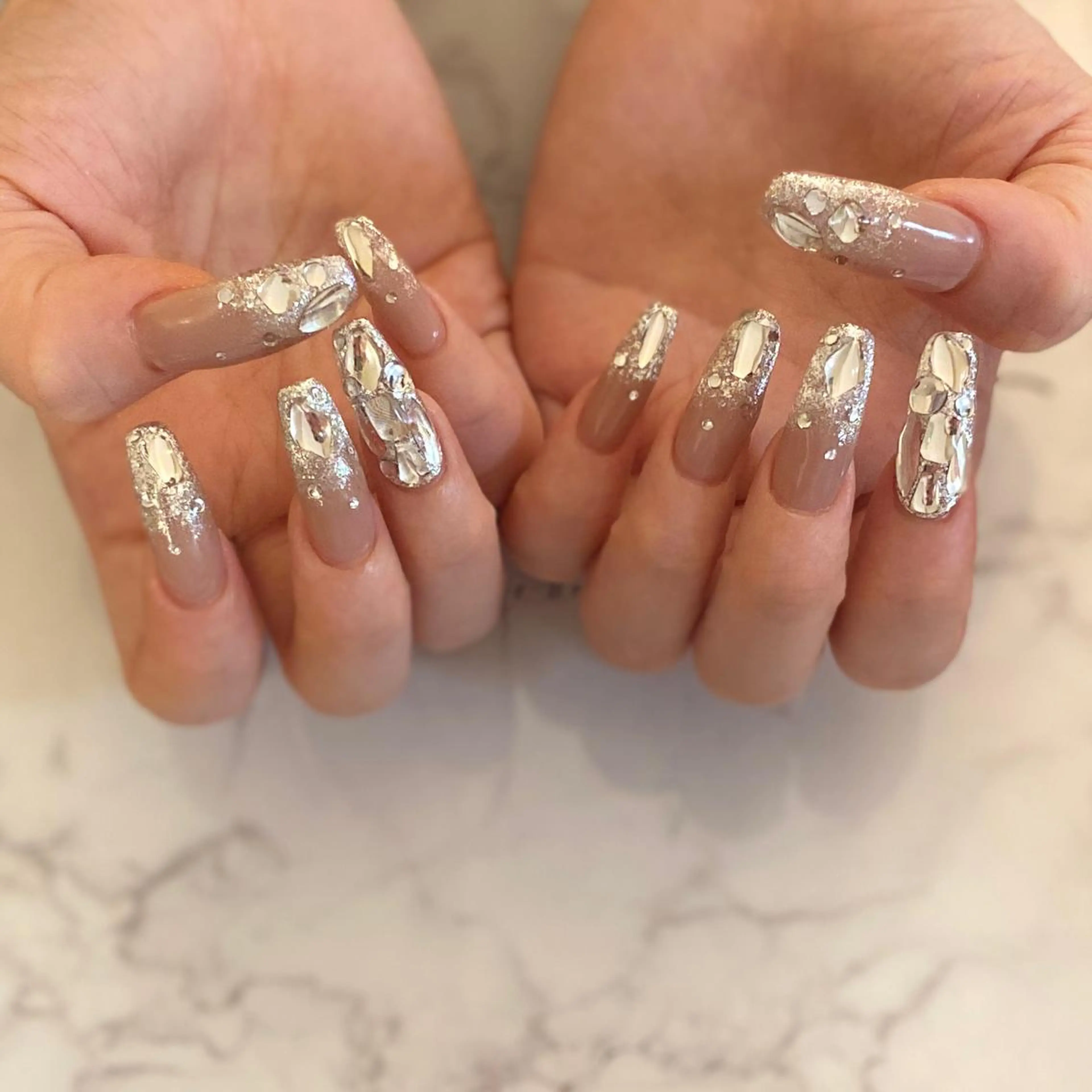 ショート カラー パーマ ヘアアレンジ メンズ キッズ ネイル マツエク・マツパ アイブロウ アートネイル ハンドネイル フットネイル ease NAIL SALONのネイルデザイン