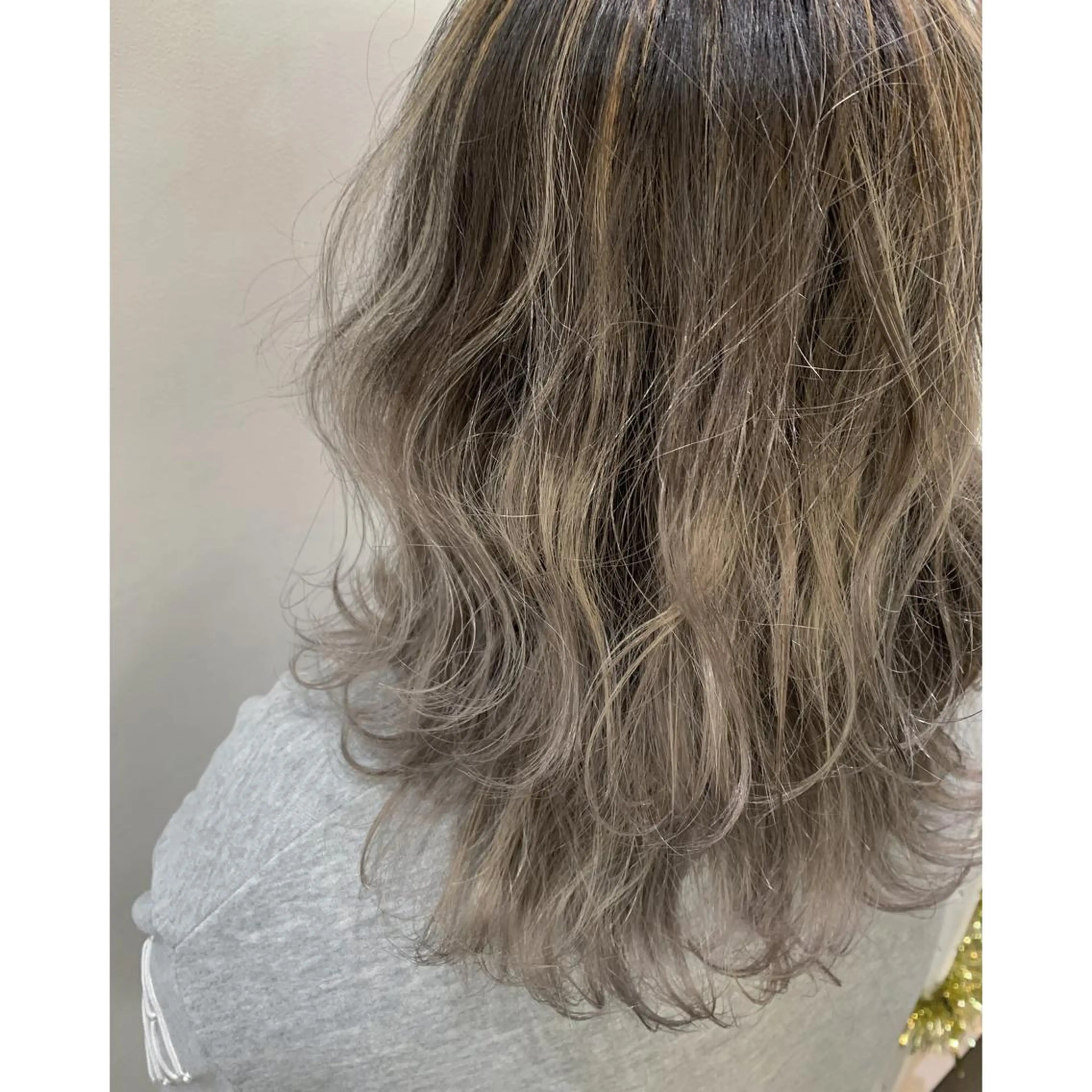 ミディアム カラー アディクシーカラー ブリーチ グラデーションカラー ハイライトカラー ハイライト 坂西 春果のマツエク・マツパデザイン