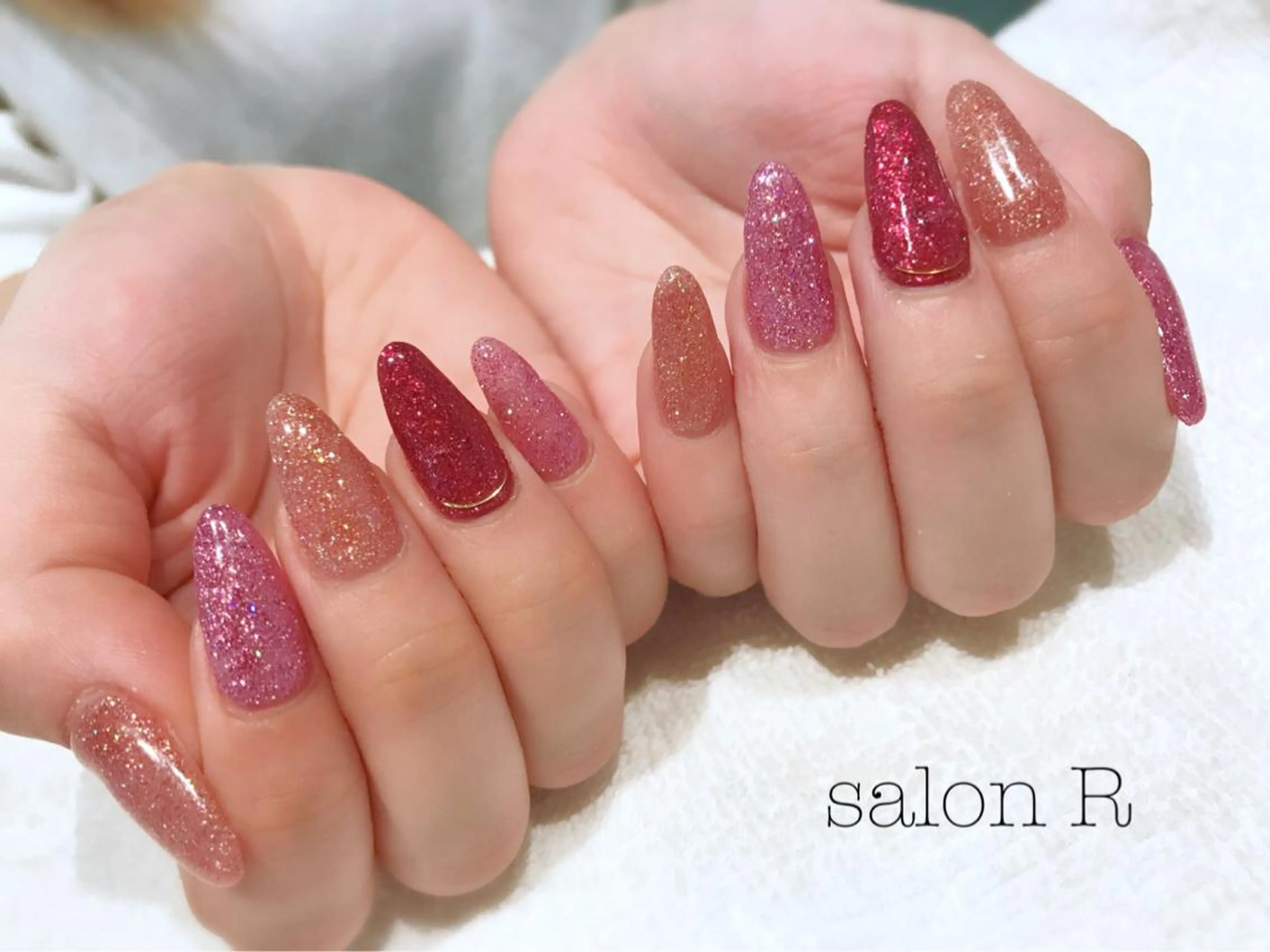 ネイル ラメ(グリッター) Re Pearl～コーディネートサロン～ 市駅前店所属・NARUMI HYODOのネイルデザイン