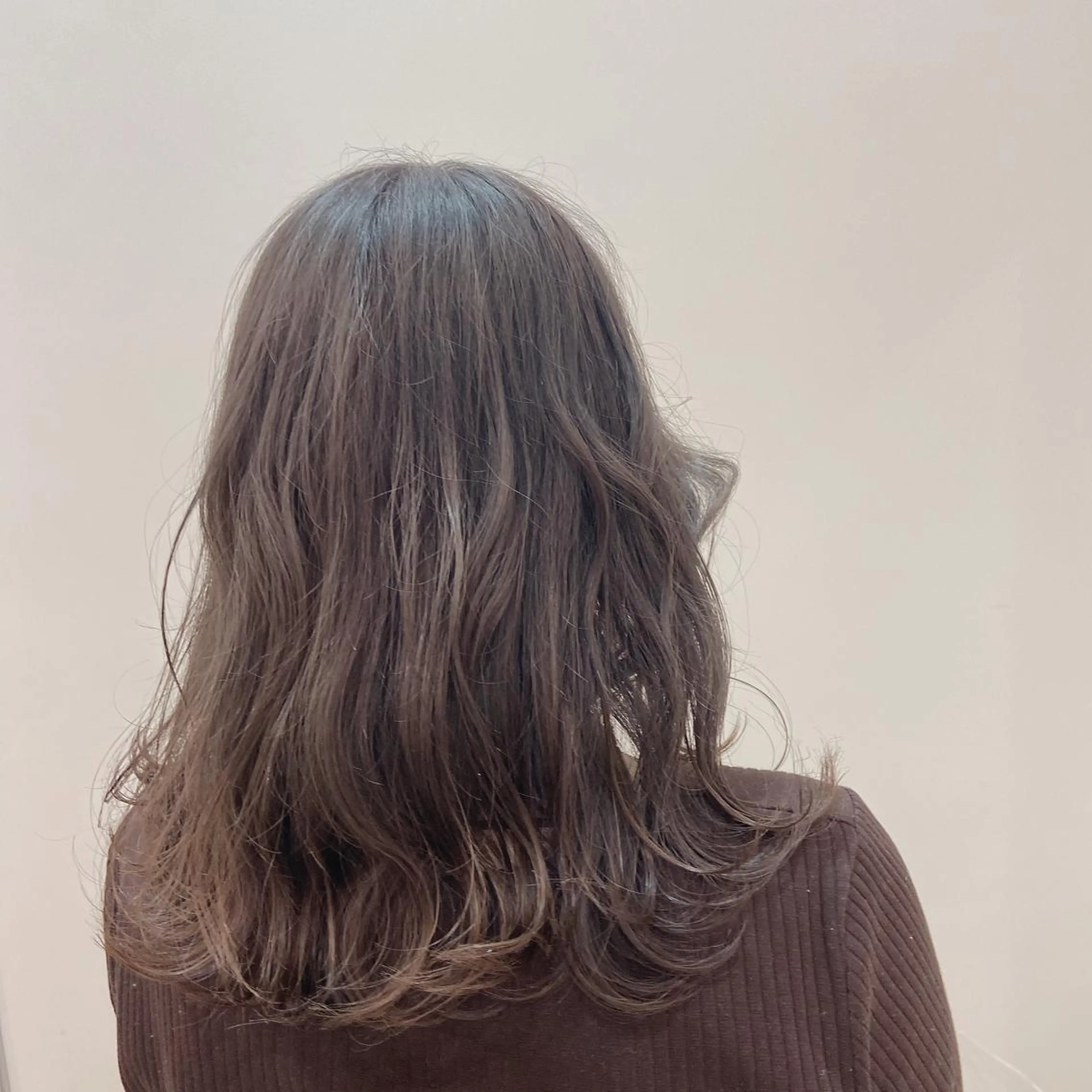 セミロング カラー ヘアアレンジ Mirai 🧸のヘアスタイル