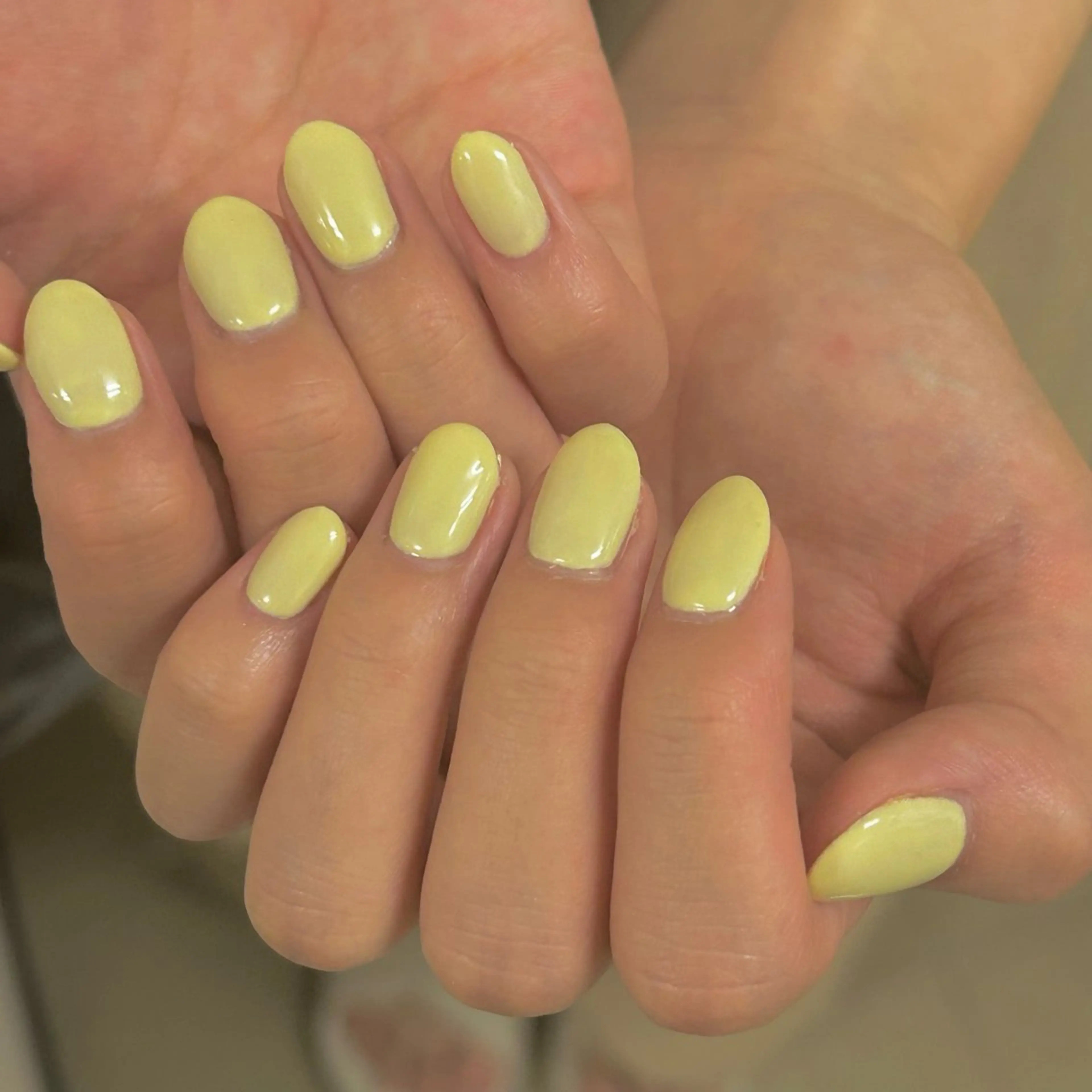 ネイル ワンカラーネイル 黄色 ハンドネイル nails Mintia ～esaka～所属・松本 麻子のネイルデザイン