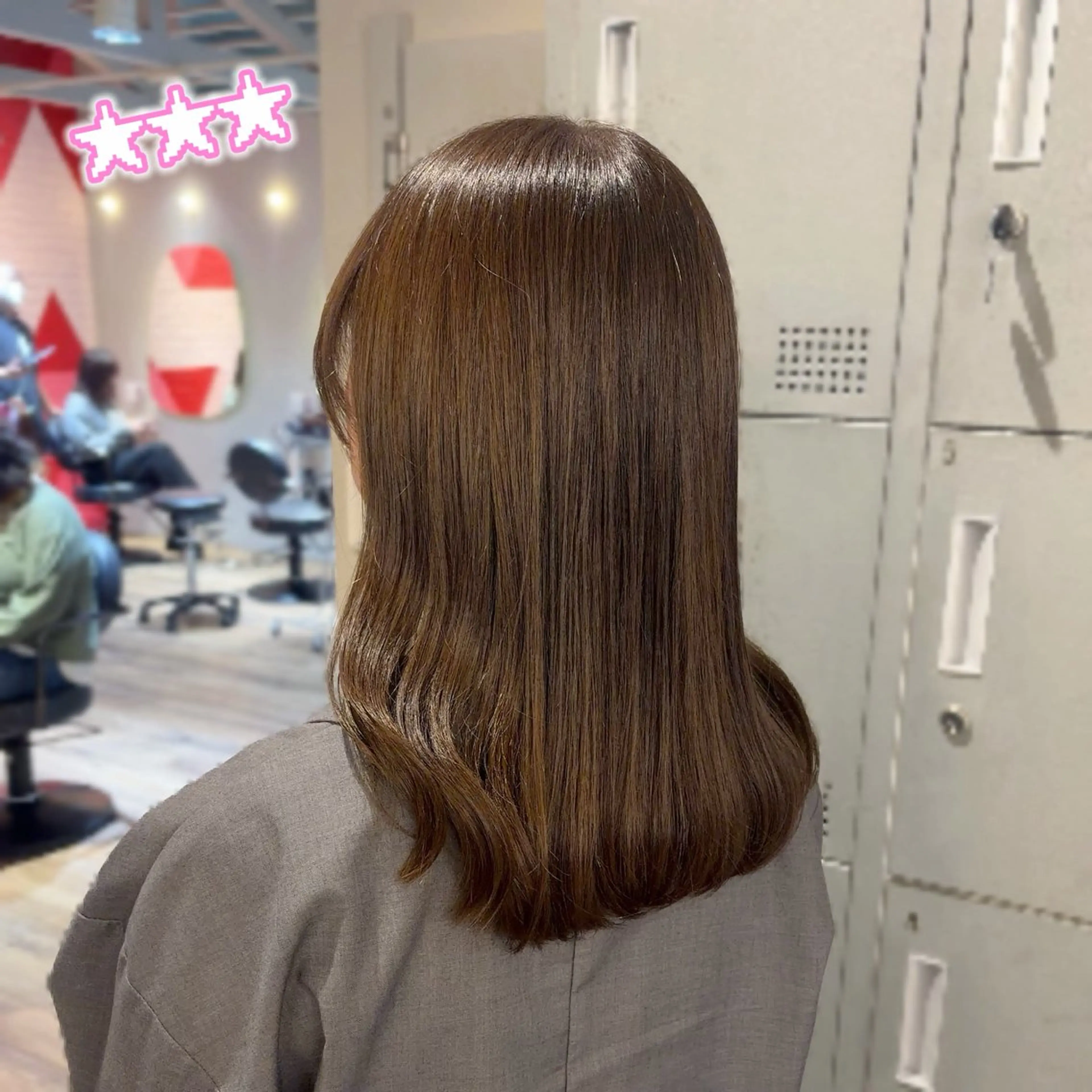 ミディアム カラー アッシュ アッシュグレー アッシュグレージュ グレージュ カット ヘアカラー 顔周り/暖色 /ヘアメ/あつはのヘアスタイル