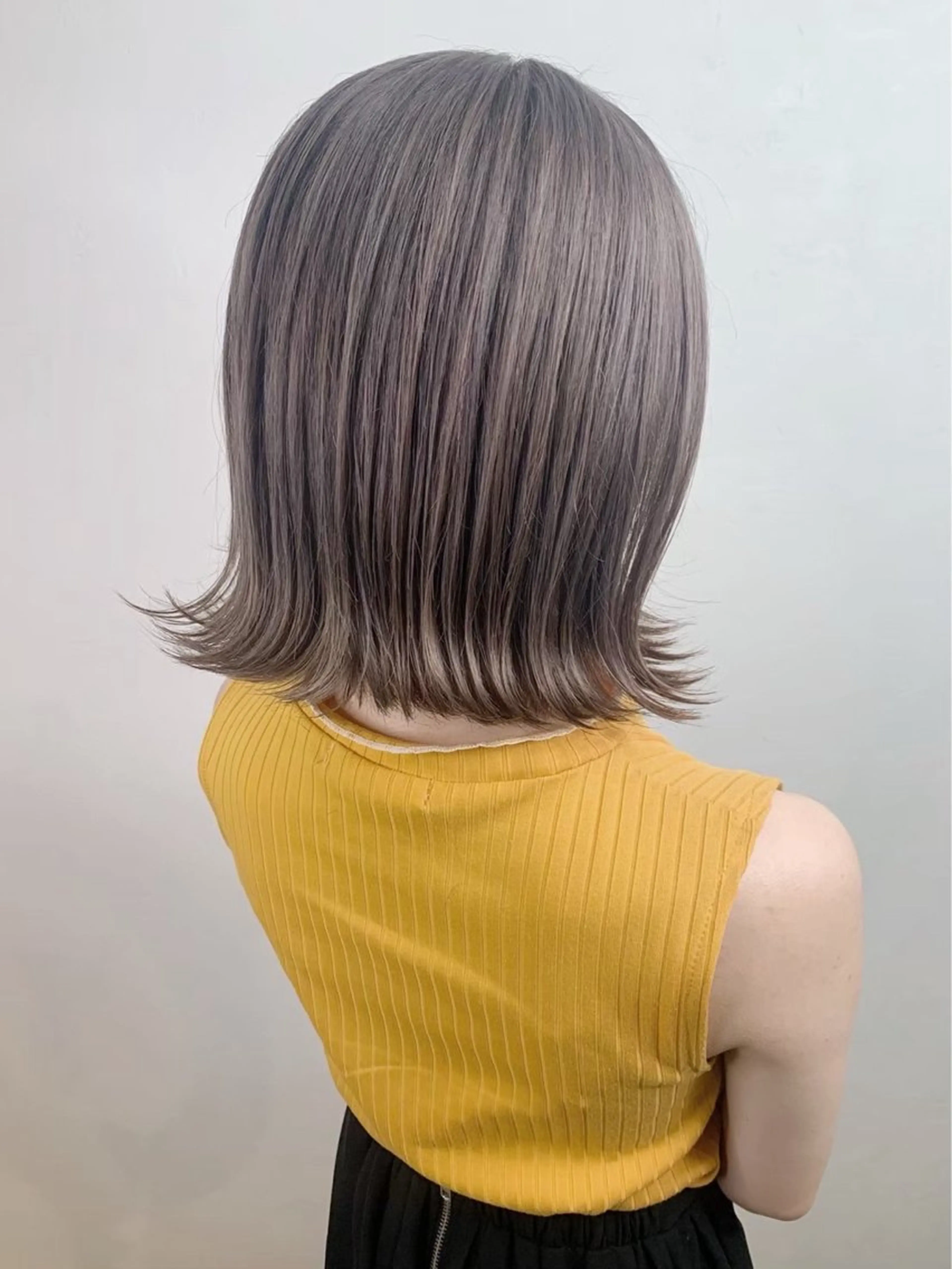 ミディアム カット ヘアカラー トリートメント RAISE by_WHITEのヘアスタイル