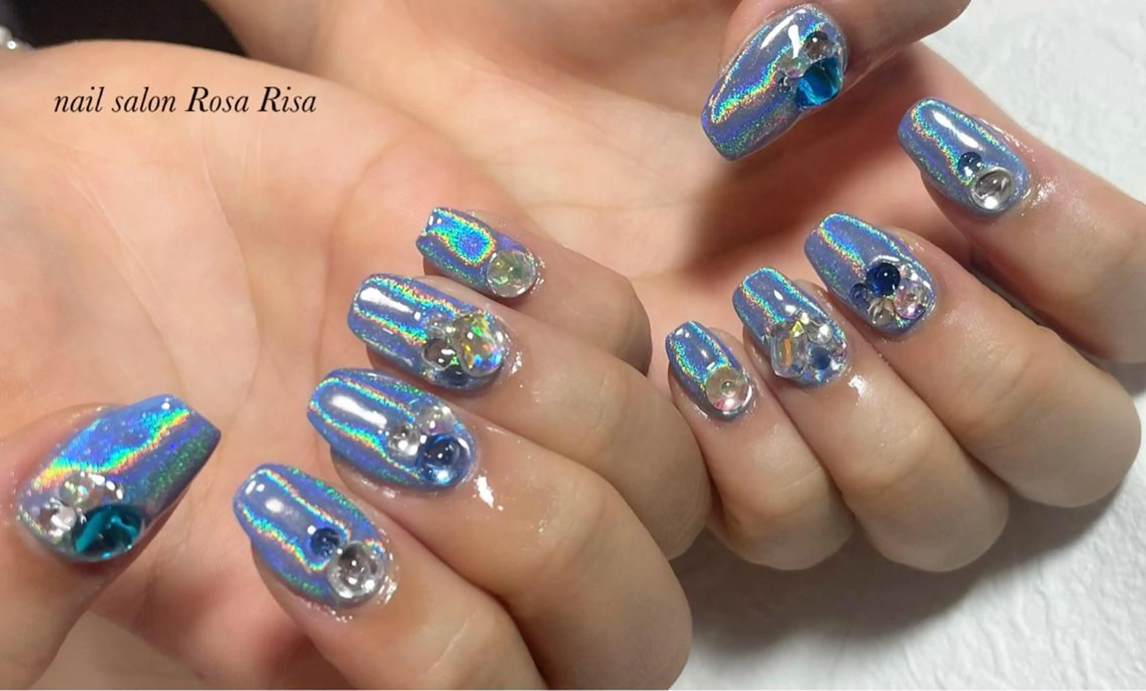 ミディアム ネイル ブルー ハンドネイル ネイルスタジオ シェイクユアハンズのネイルデザイン