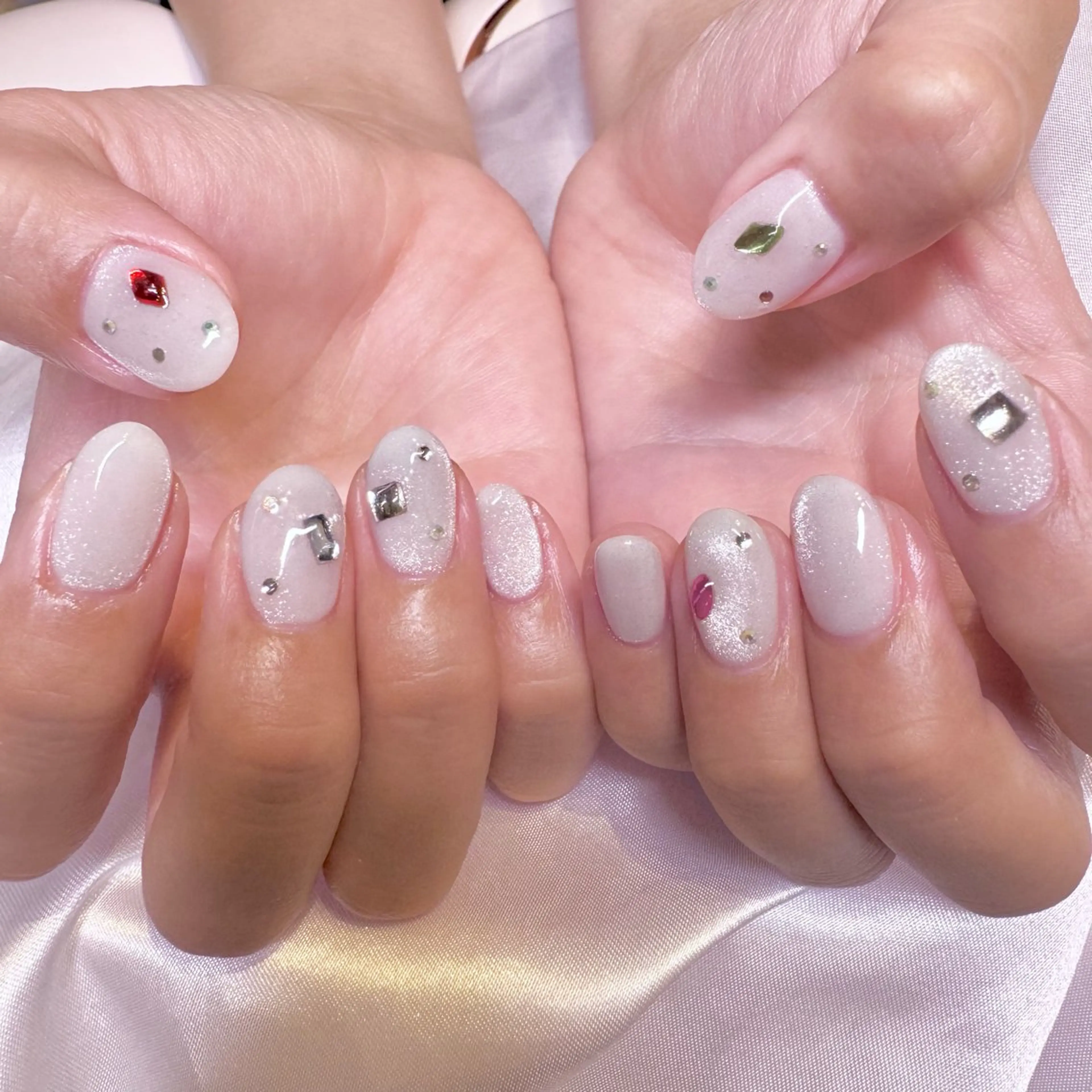 ネイル シンプルネイル ストーンネイル ハンドネイル nail salon e'mu💐のネイルデザイン
