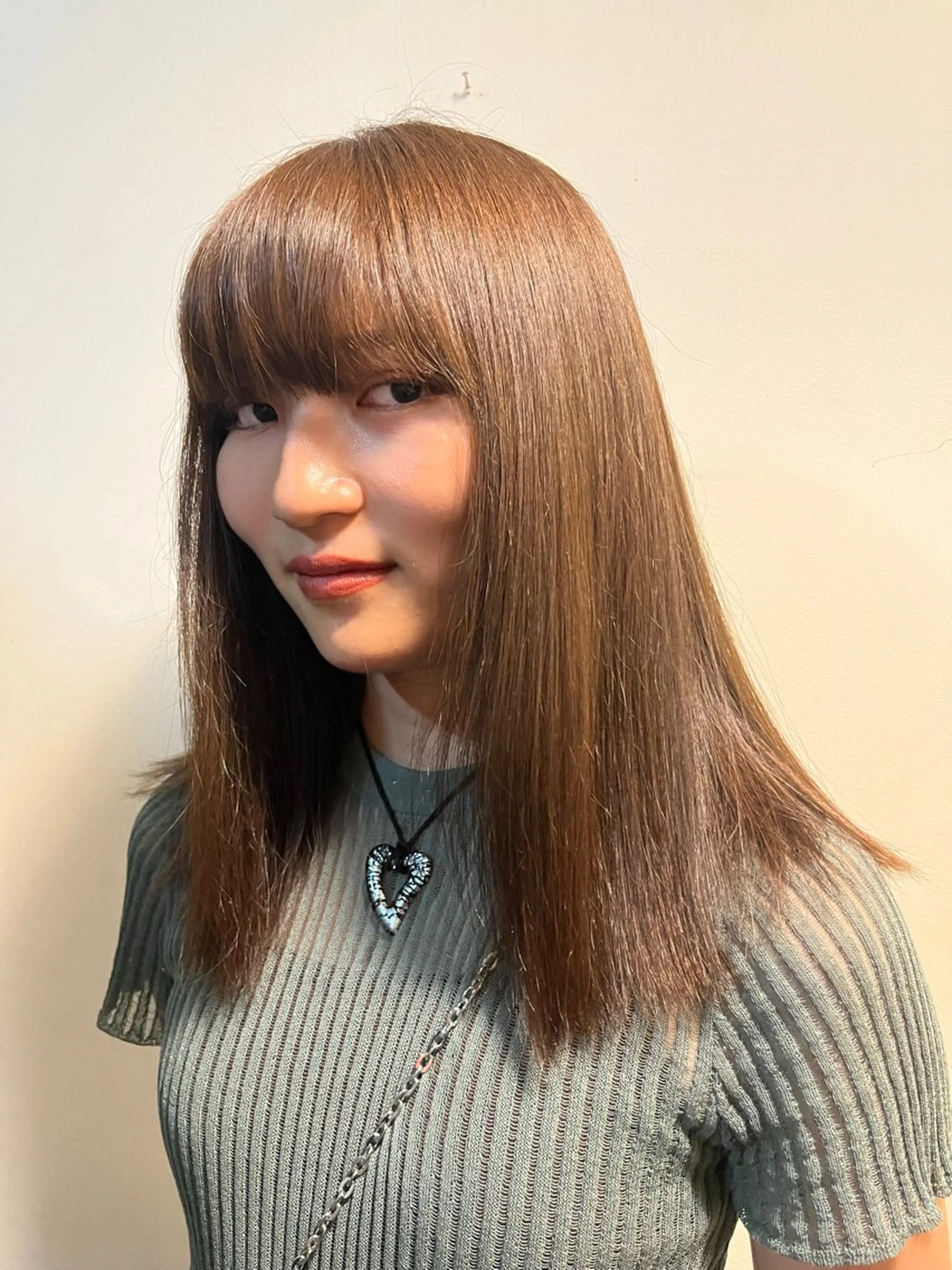 セミロング 愛瑠奈 erunaのヘアスタイル
