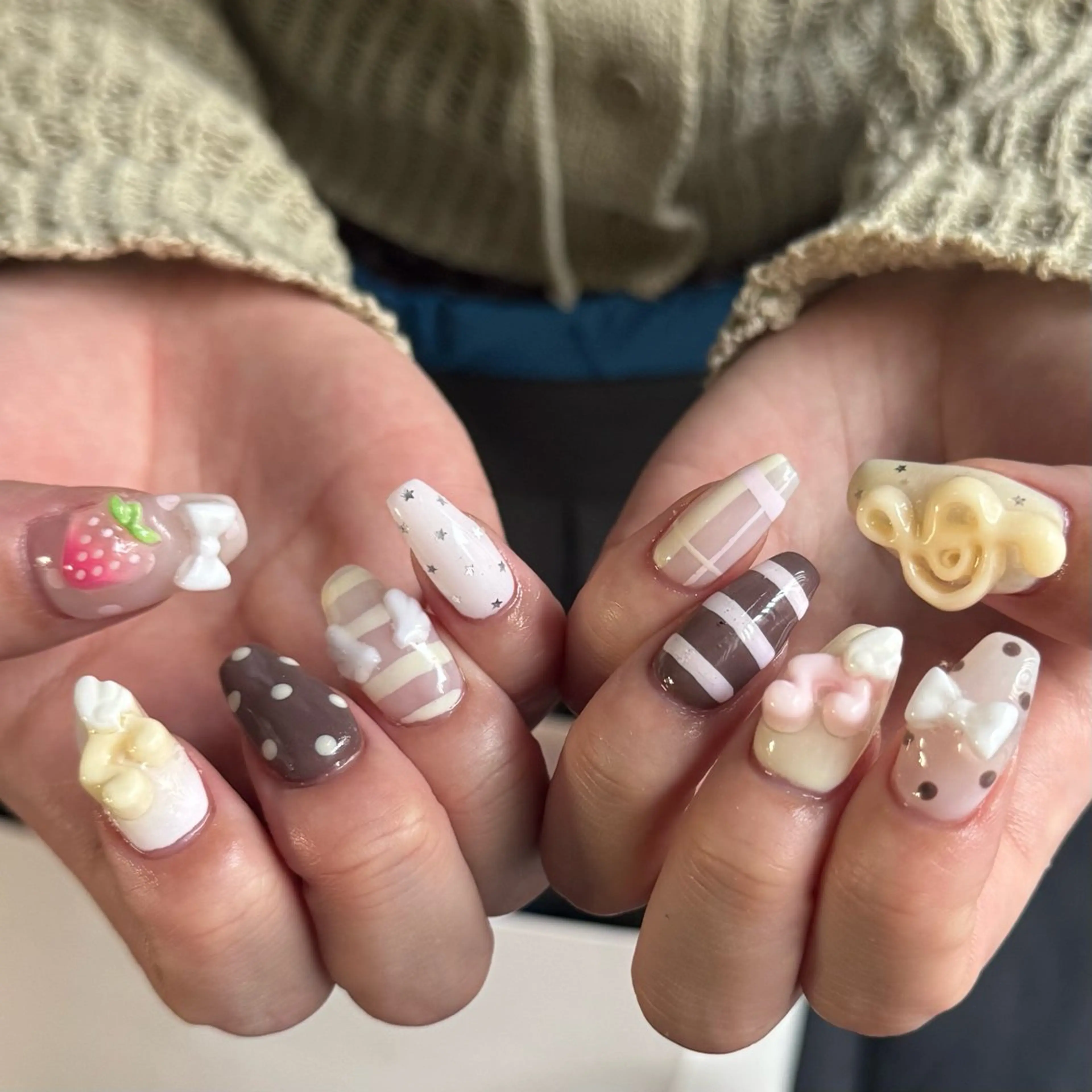 ミディアム 小川 柚香のネイルデザイン