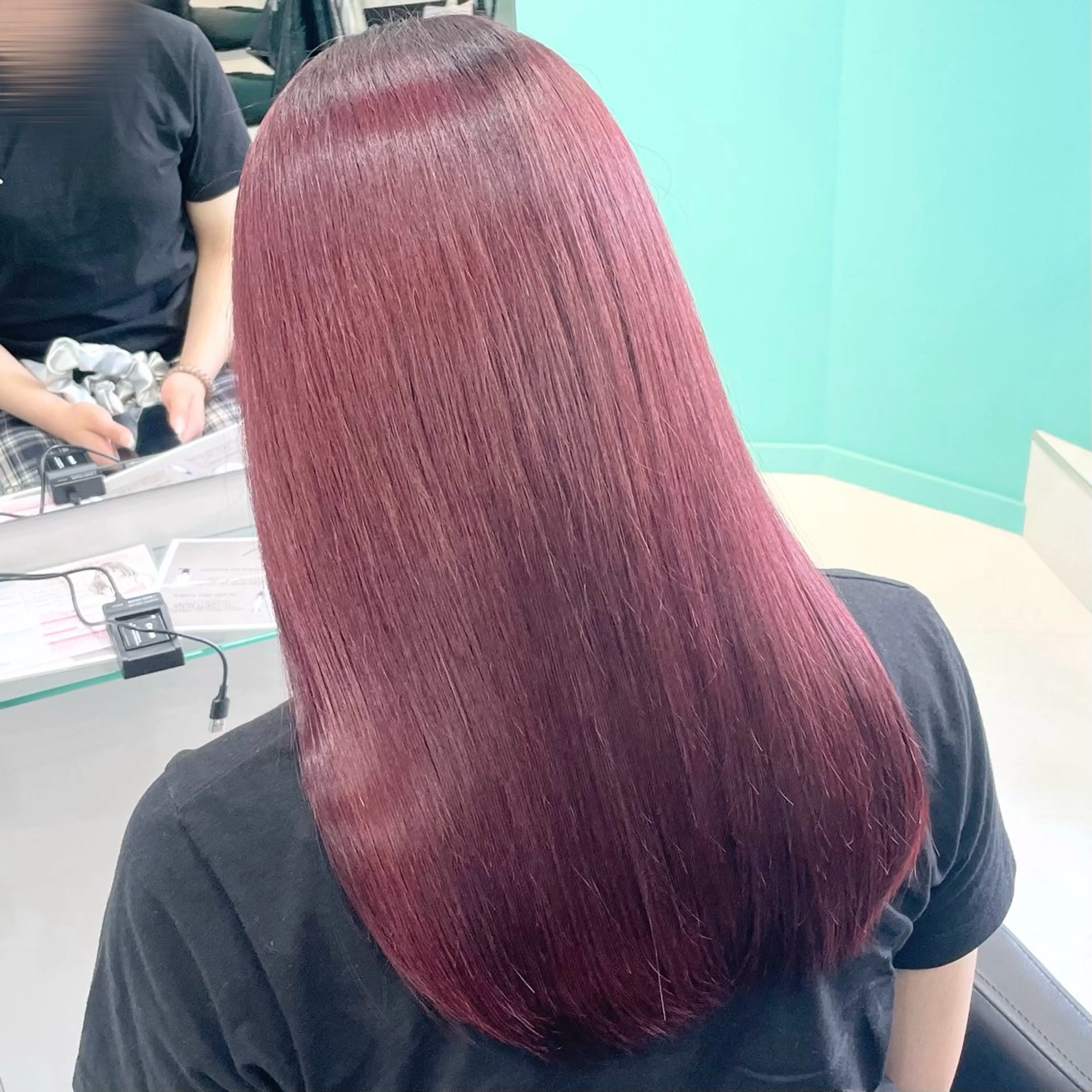 セミロング カラー レッドカラー Natsuki‎🤍 透明感×艶カラー🫧のヘアスタイル