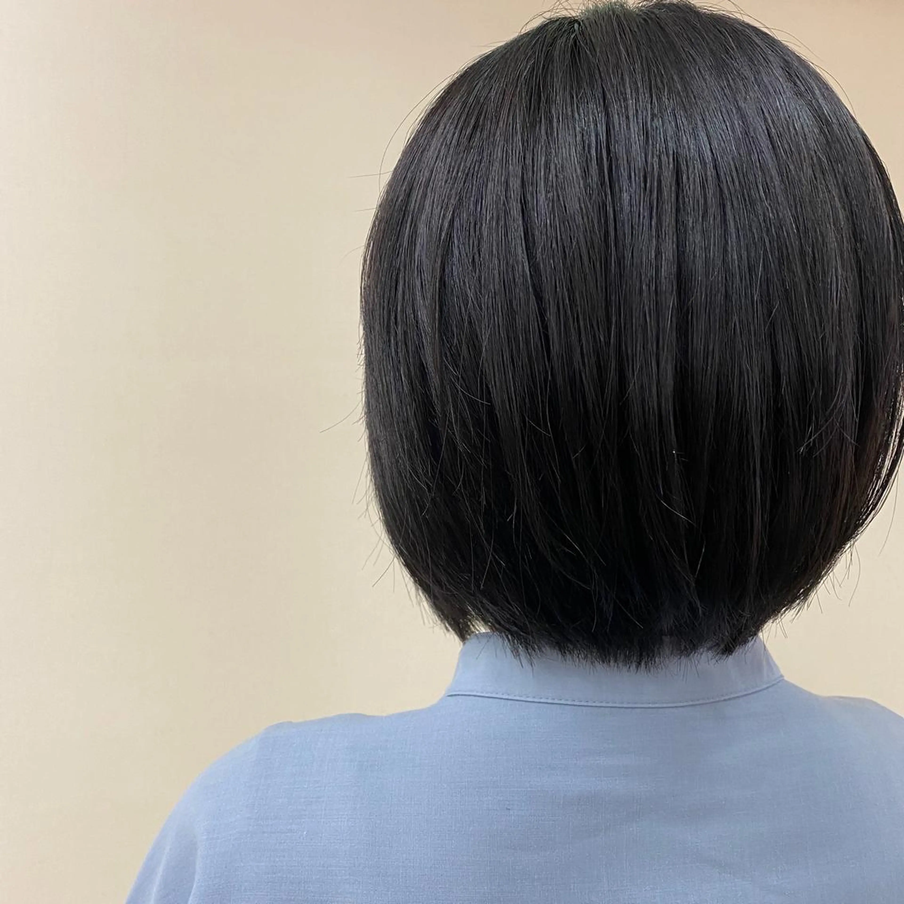 ショート カラー ambellir 山本伽椰のヘアスタイル