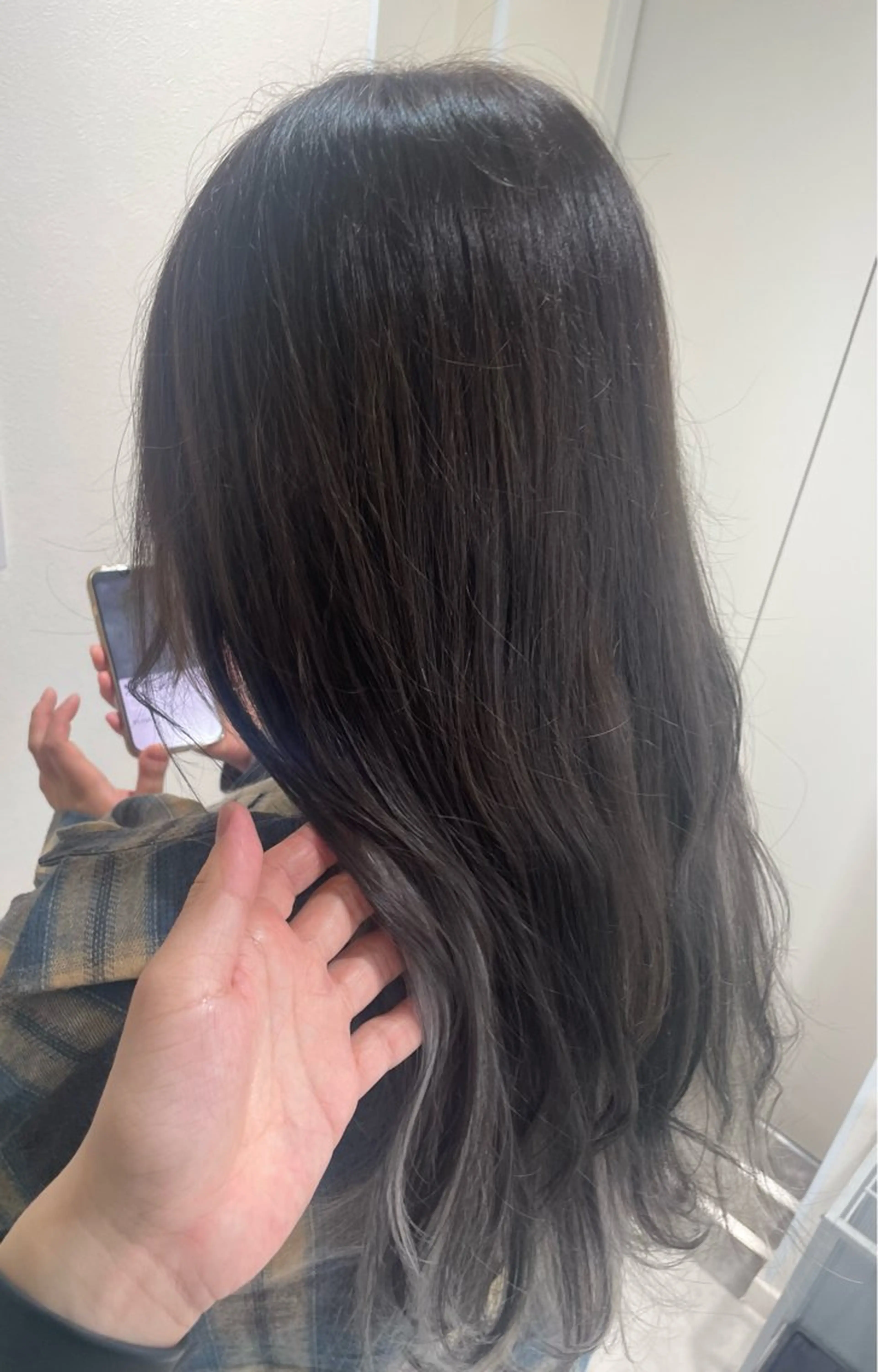 ロング カラー ヘアカラー NaVIユウジ ブリーチカラーのヘアスタイル