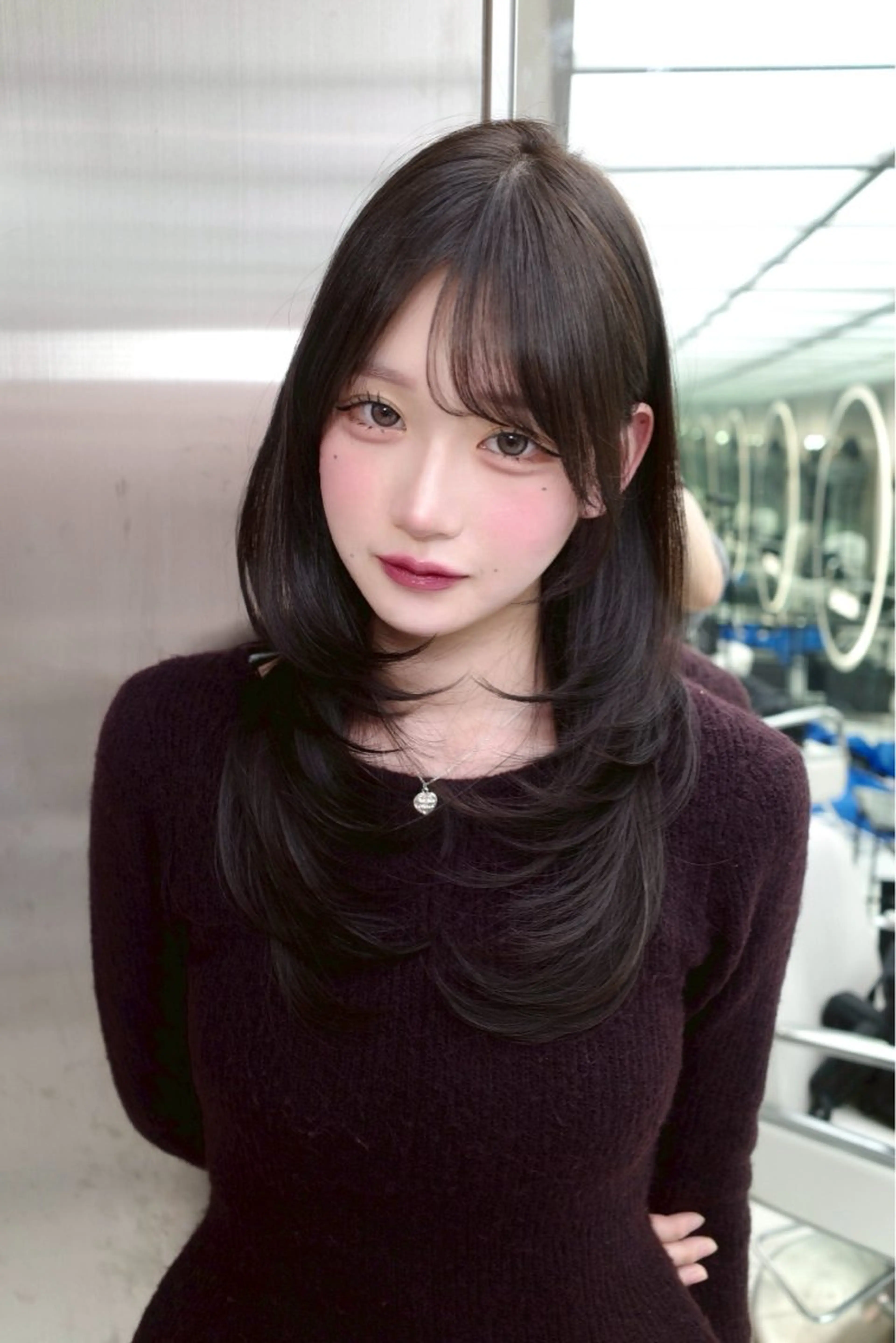 セミロング がわ/レイヤー /中顔面短縮カットのヘアスタイル