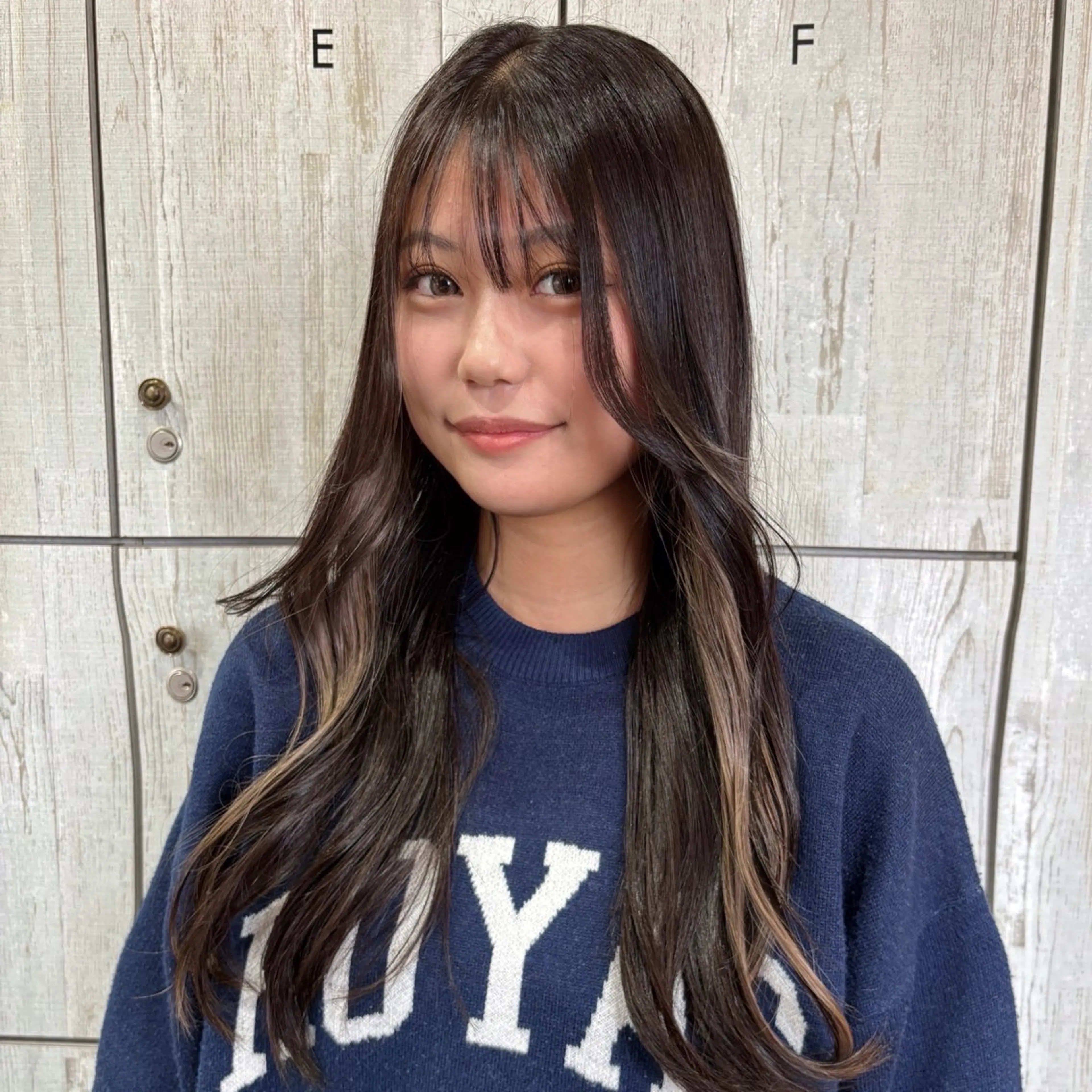 ロング カラー ベージュカラー ブリーチ イヤリングカラー ミルクティーベージュ あいさ🤍ムラ無しカ ラー🤍のヘアスタイル