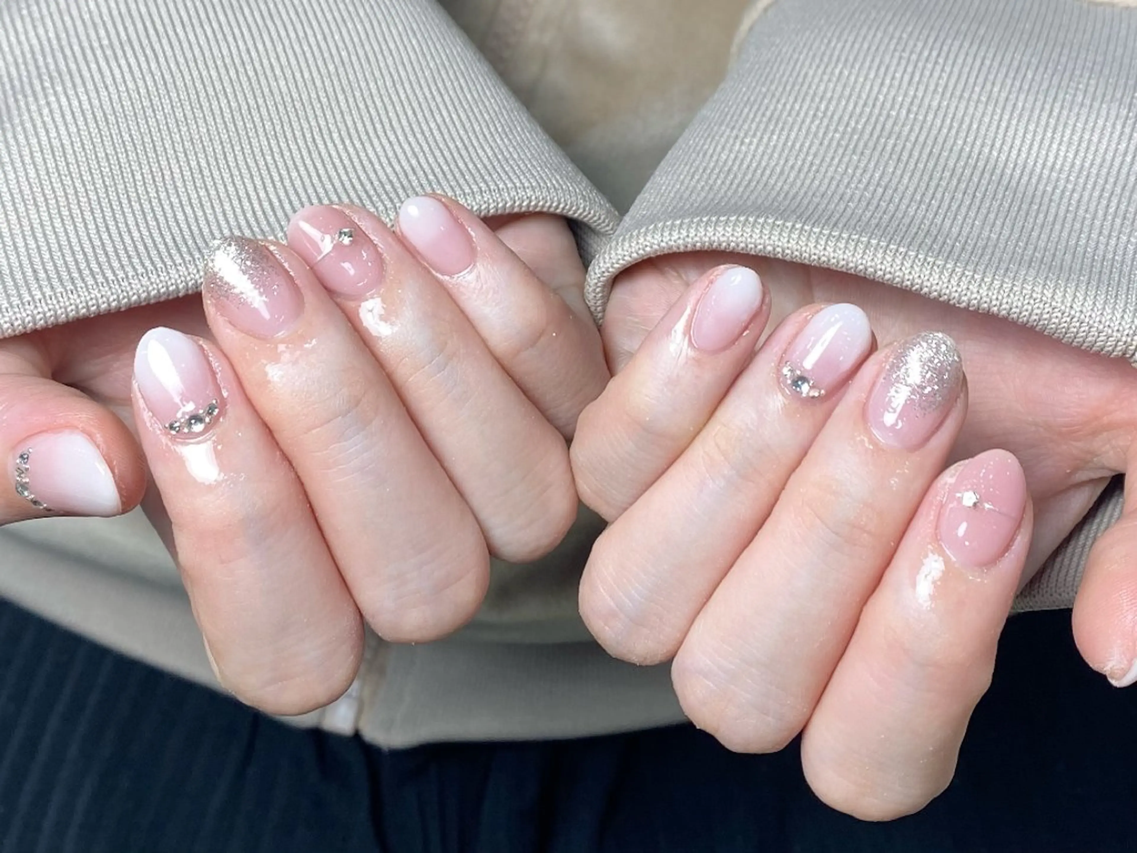 ネイル チークネイル フレンチネイル ジェルネイル ガーリー キラキラネイル ハンドネイル UM Nail Salonのネイルデザイン