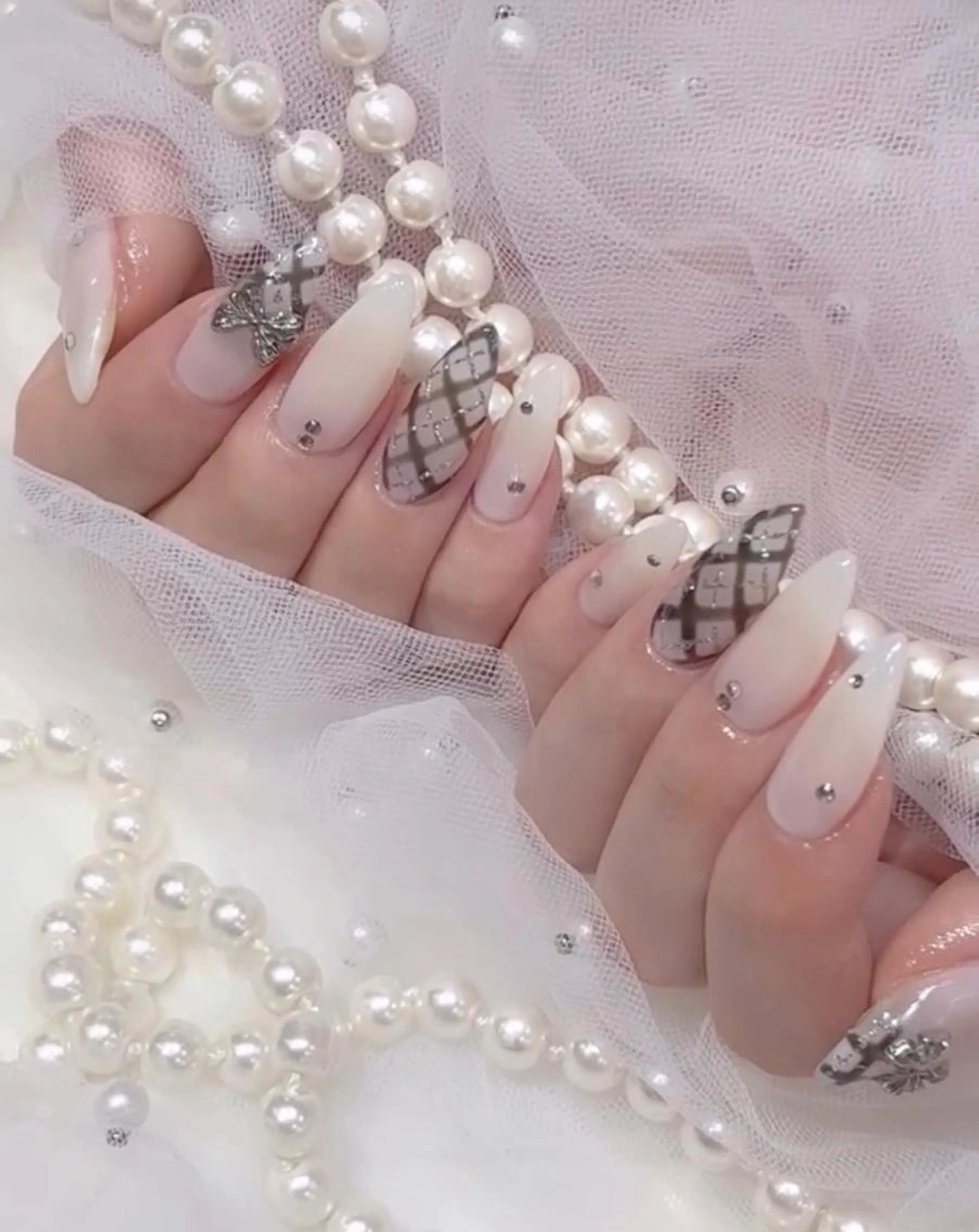 【HAND】オフあり🍒チップ長さ出し＋持込デザイン120分（ストーン・パール・スタッズ20粒まで）※他パーツ別途料金の写真