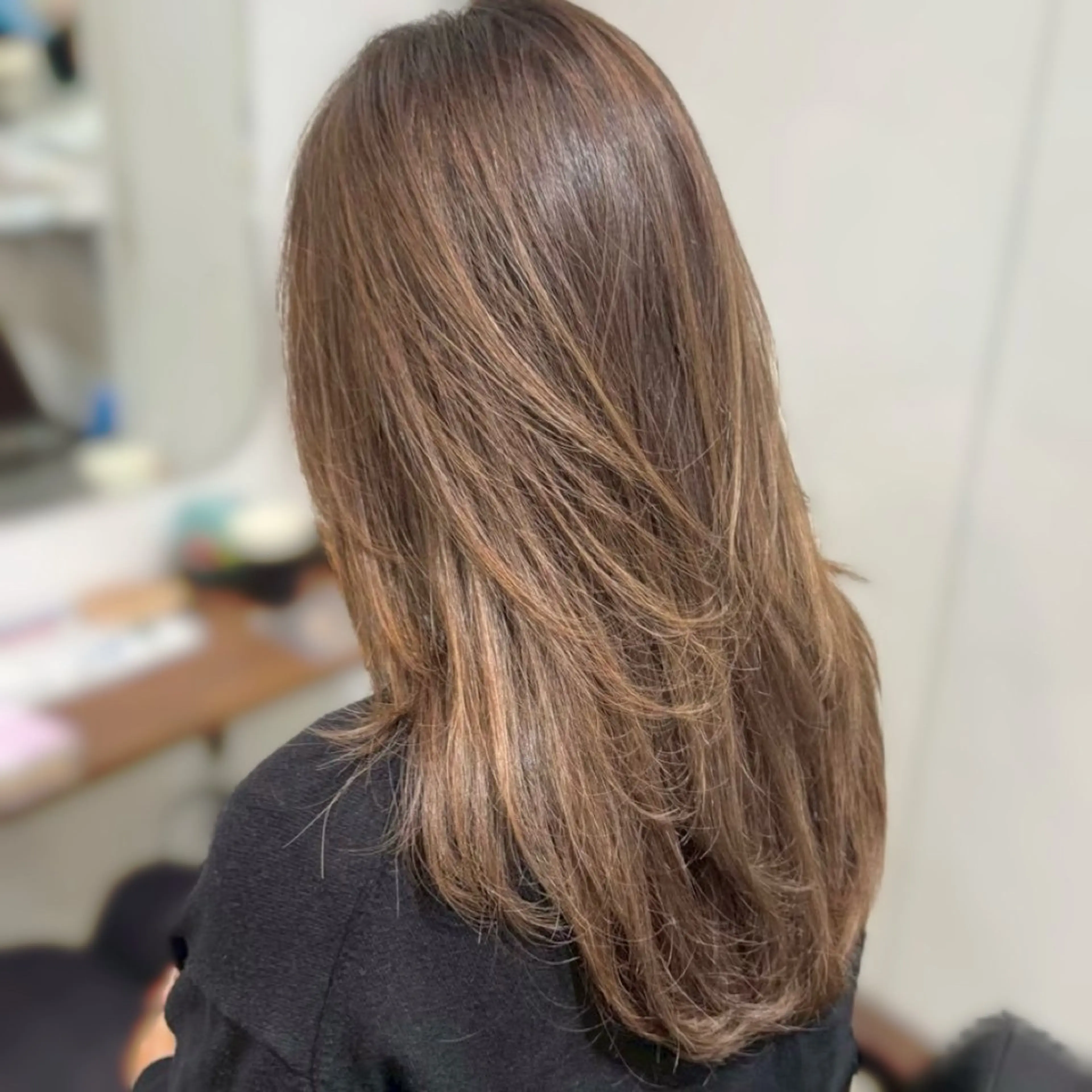 セミロング 坂本 璃里杏のヘアスタイル