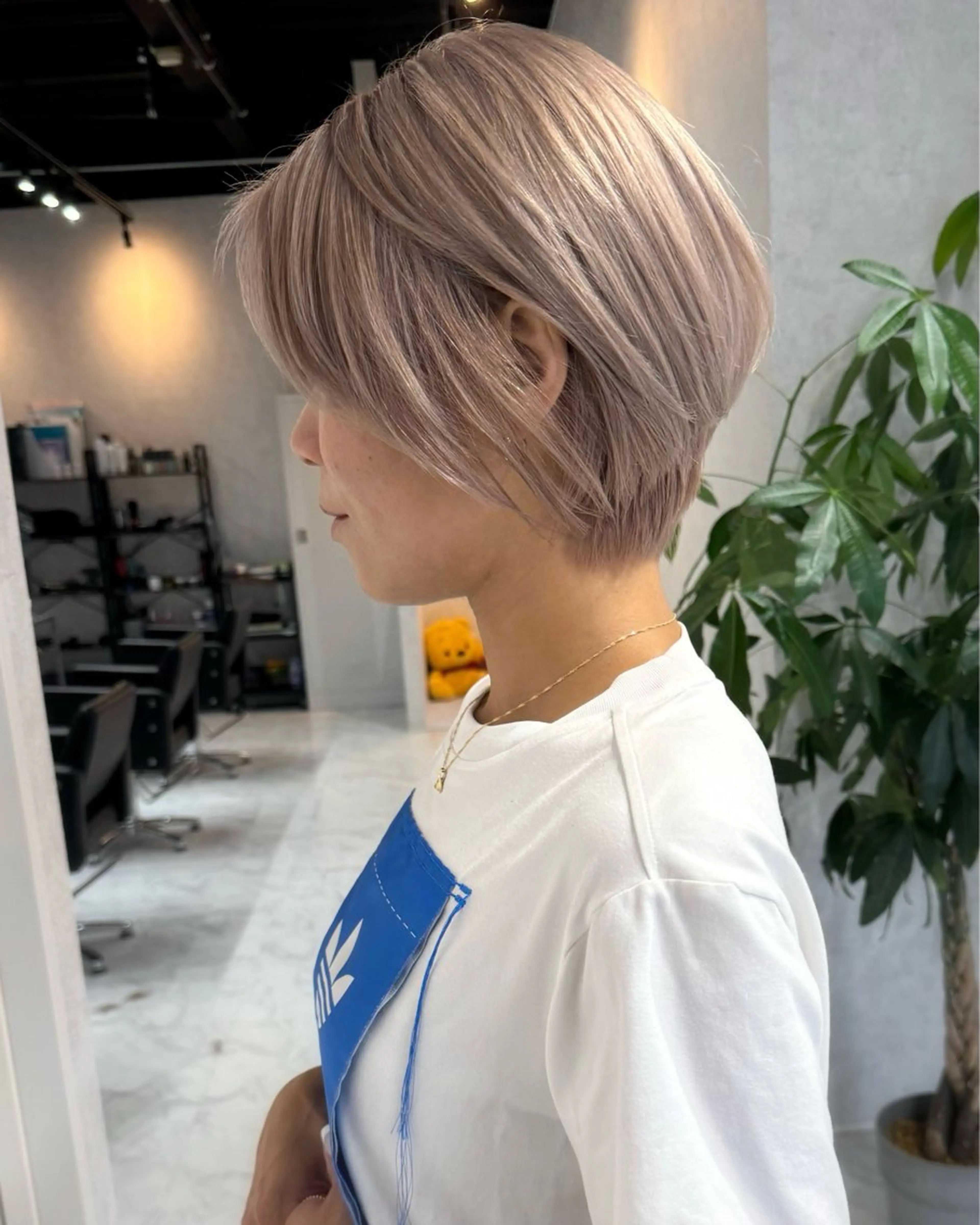 ショート カラー ヘアアレンジ バレイヤージュ ブリーチ ハイライトカラー ハイトーンカラー ハイライト カット ヘアカラー トリートメント アンドウ ユウ/ レイヤーカット/韓国のヘアスタイル
