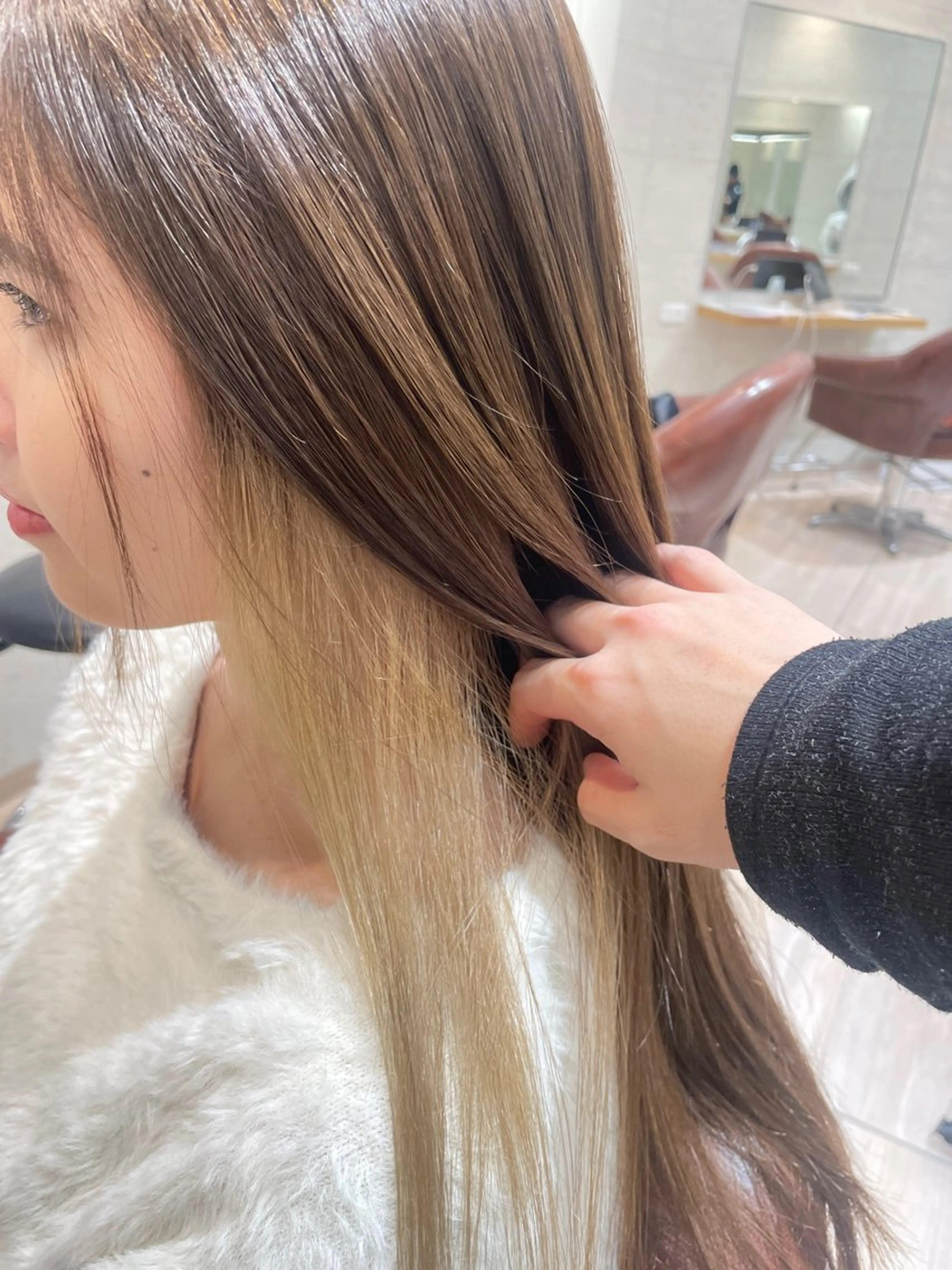 ロング カラー 小川 美優のヘアスタイル