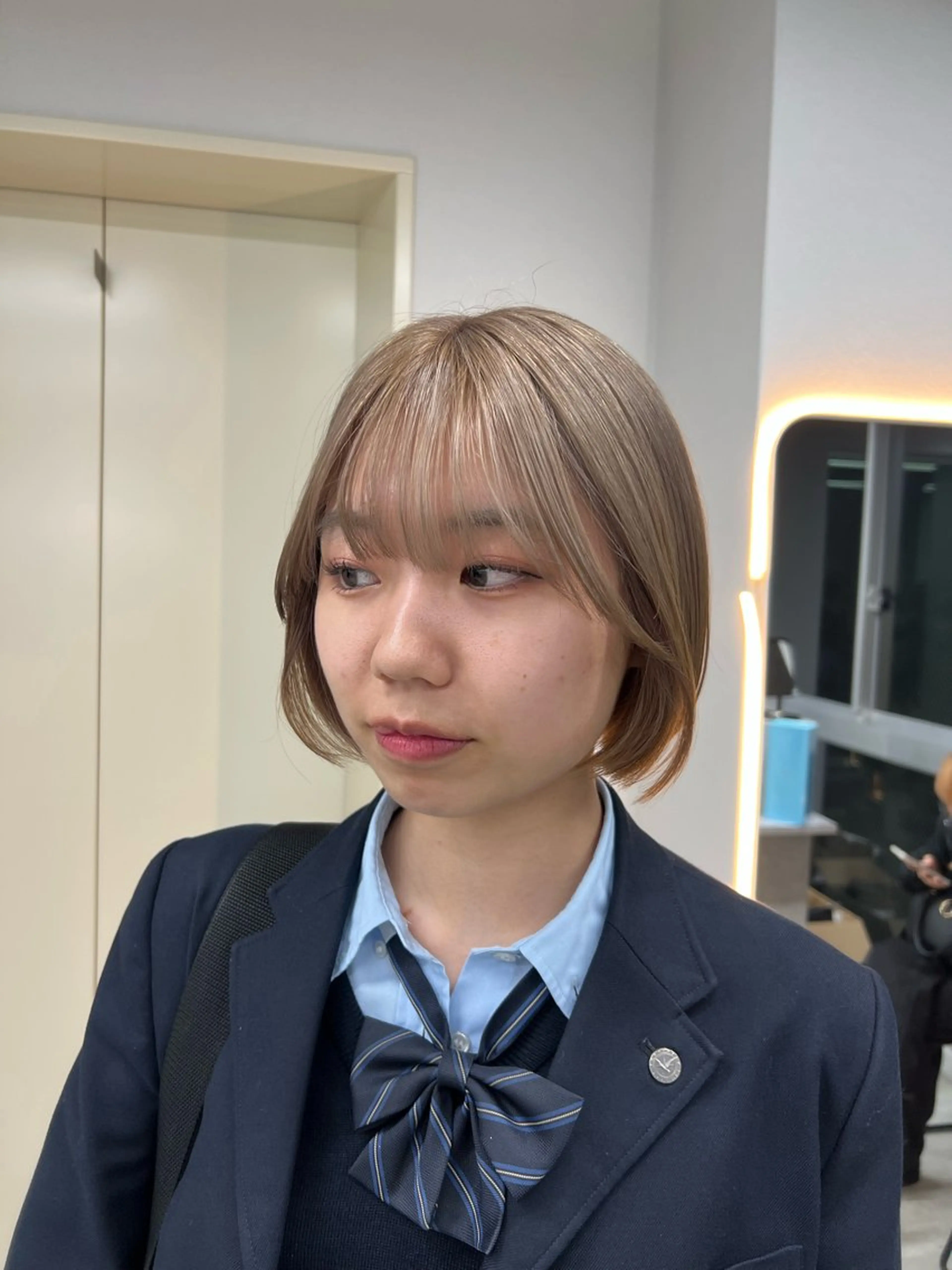 ショート ヘアカラー maya レイヤーカットのヘアスタイル