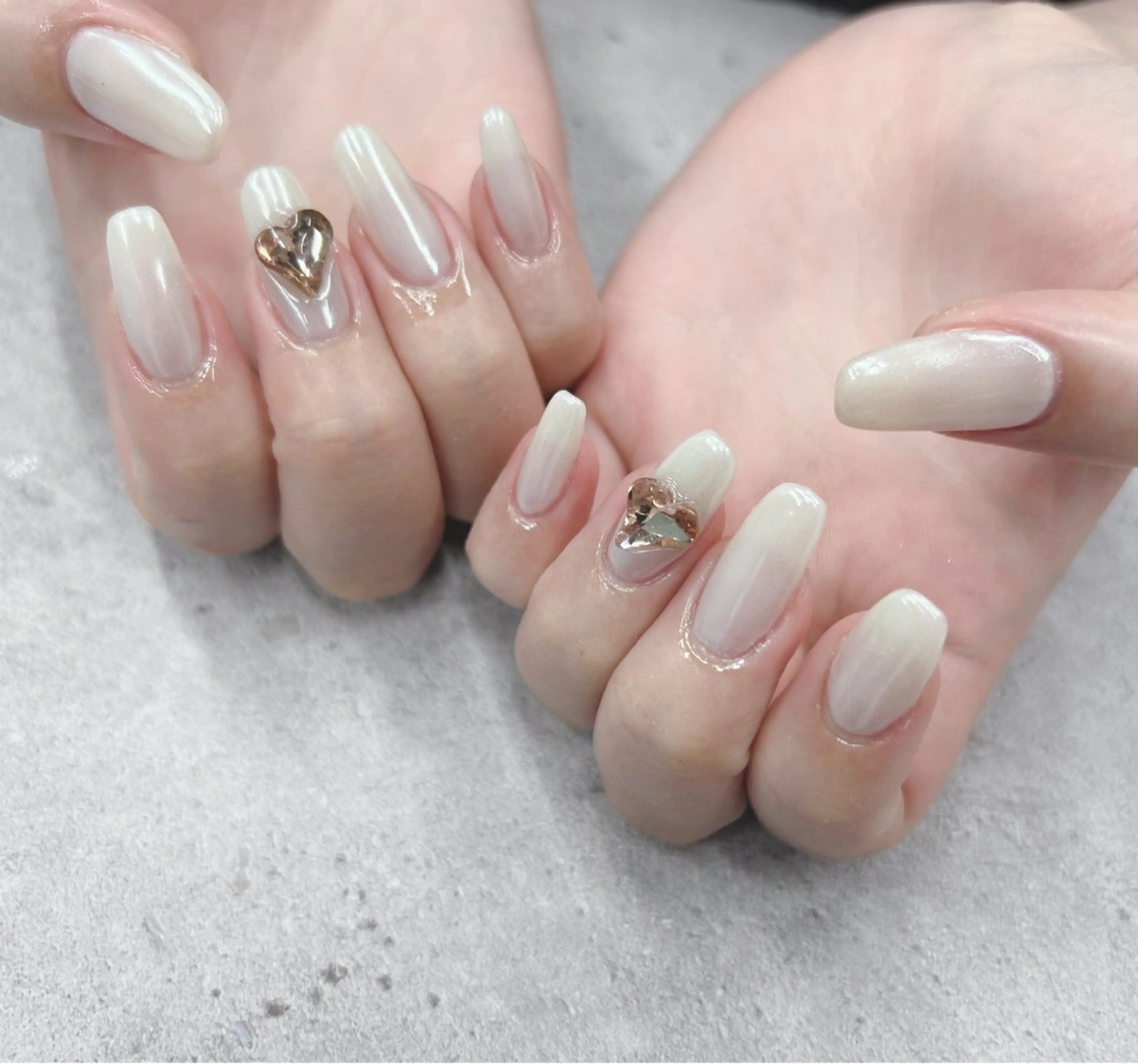 ネイル ミラーネイル ホワイト ハンドネイル Nail Salon agré所属・agré ネイルサロン　アグレのネイルデザイン