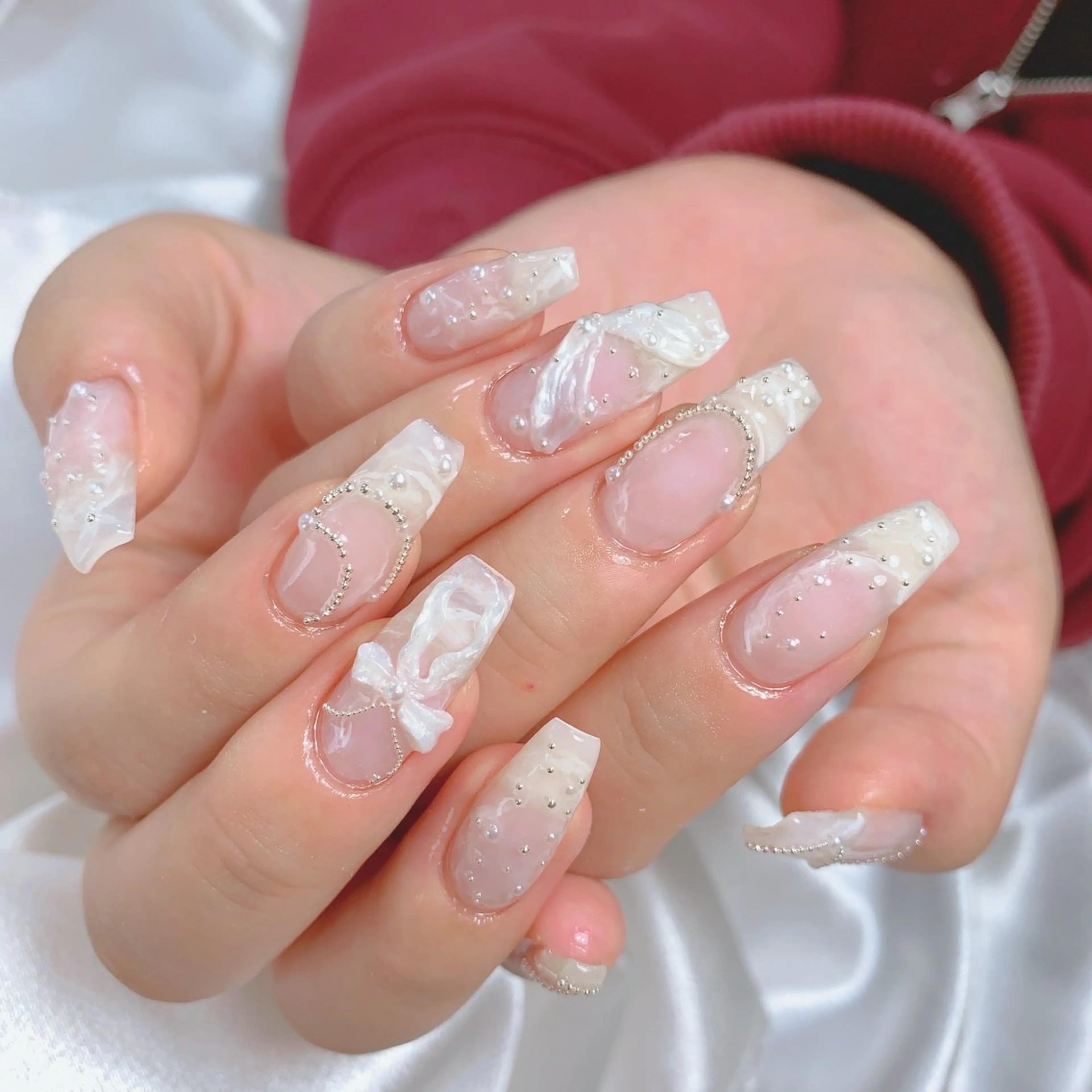 ネイル ブルー チークネイル フレンチネイル ハート ホログラムネイル ハンドネイル インフィニティ ネイルサロンのネイルデザイン