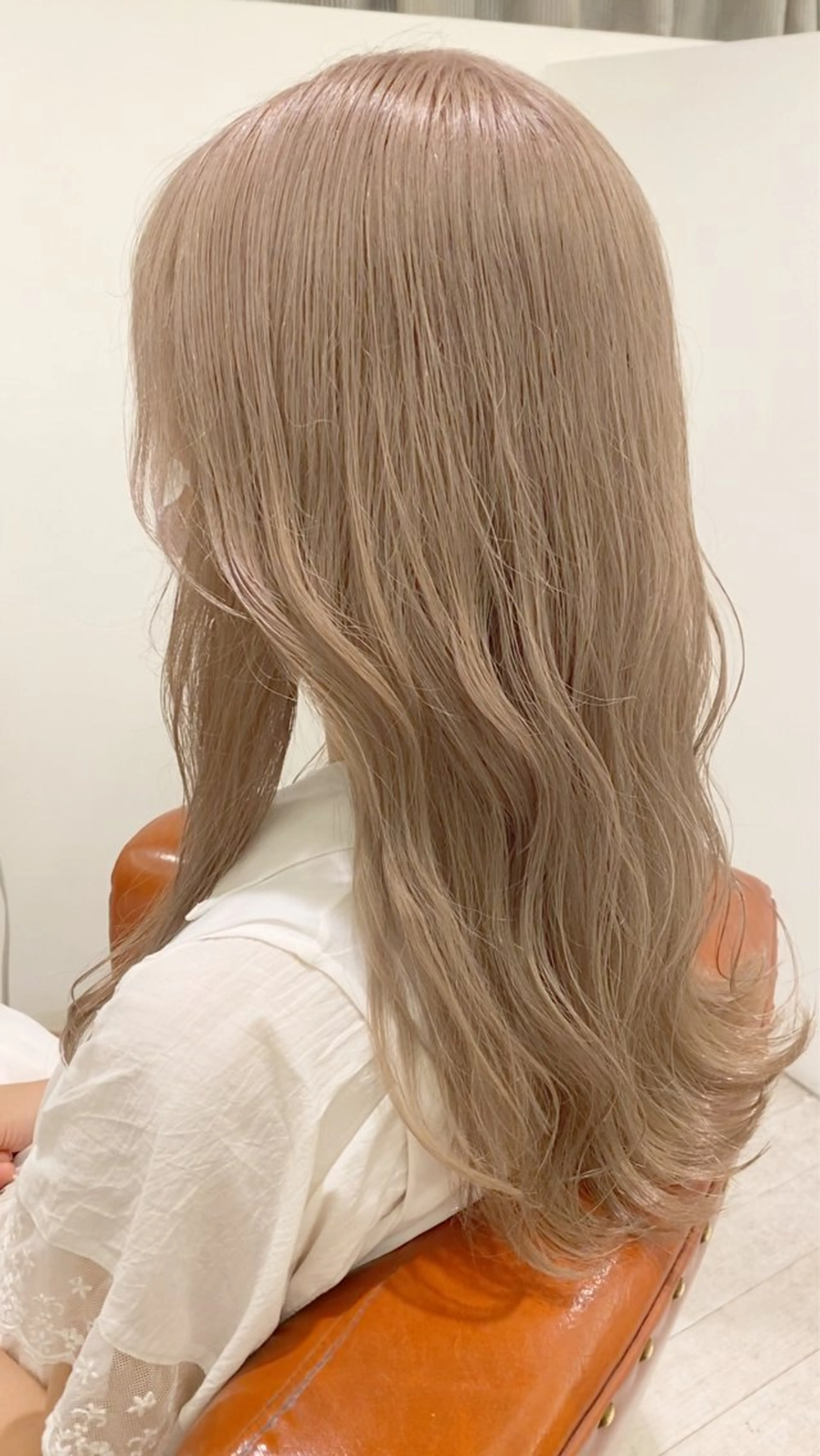 カラー ベージュカラー ブリーチ 透明感カラー ミルクティーベージュ ホワイトミルクティーベージュ ブリーチ特化型🐯 Lita -ゆうや-のヘアスタイル