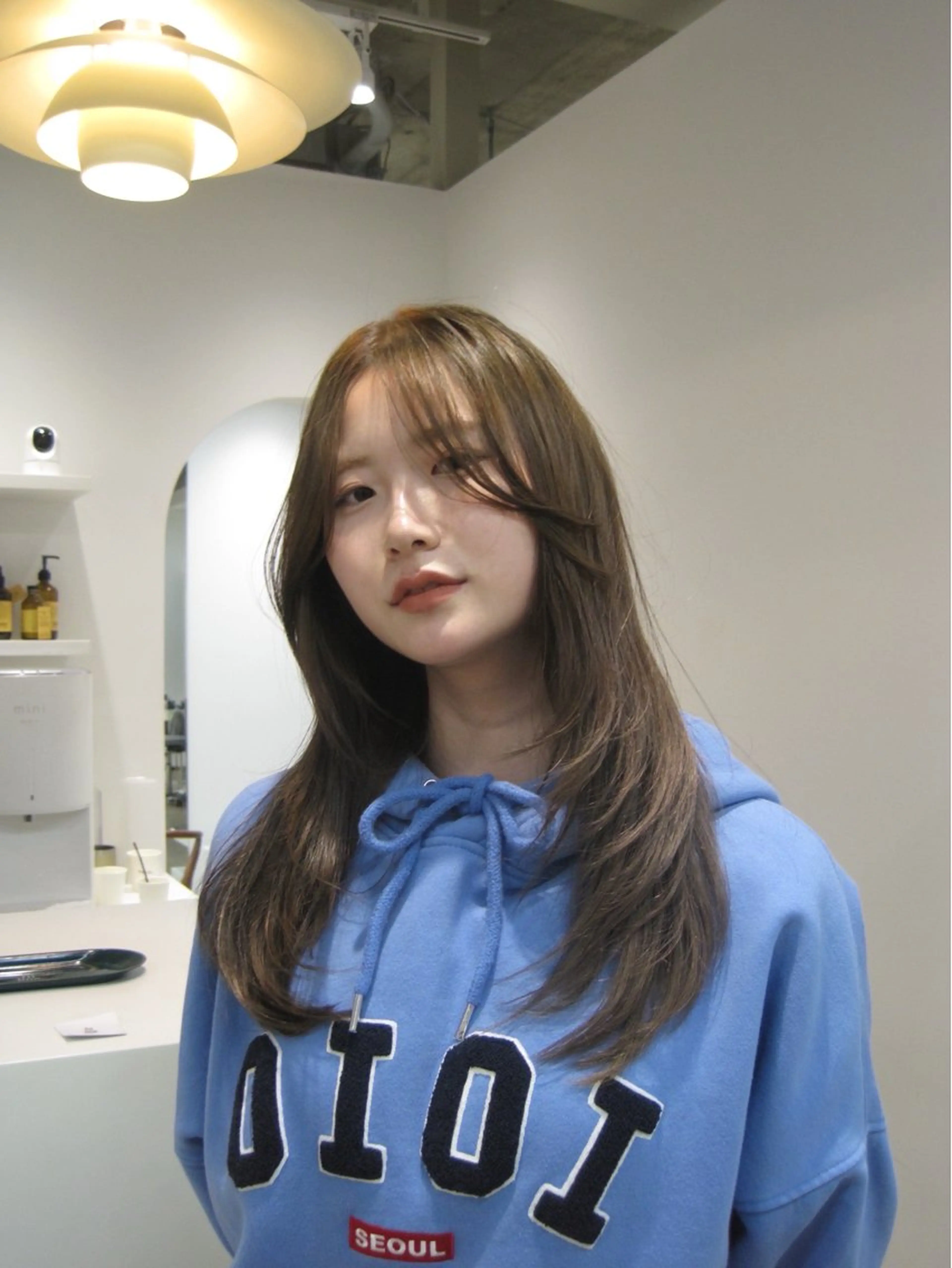 ロング カラー ベージュカラー オリーブベージュ カット ヘアカラー H I ＮＡのヘアスタイル