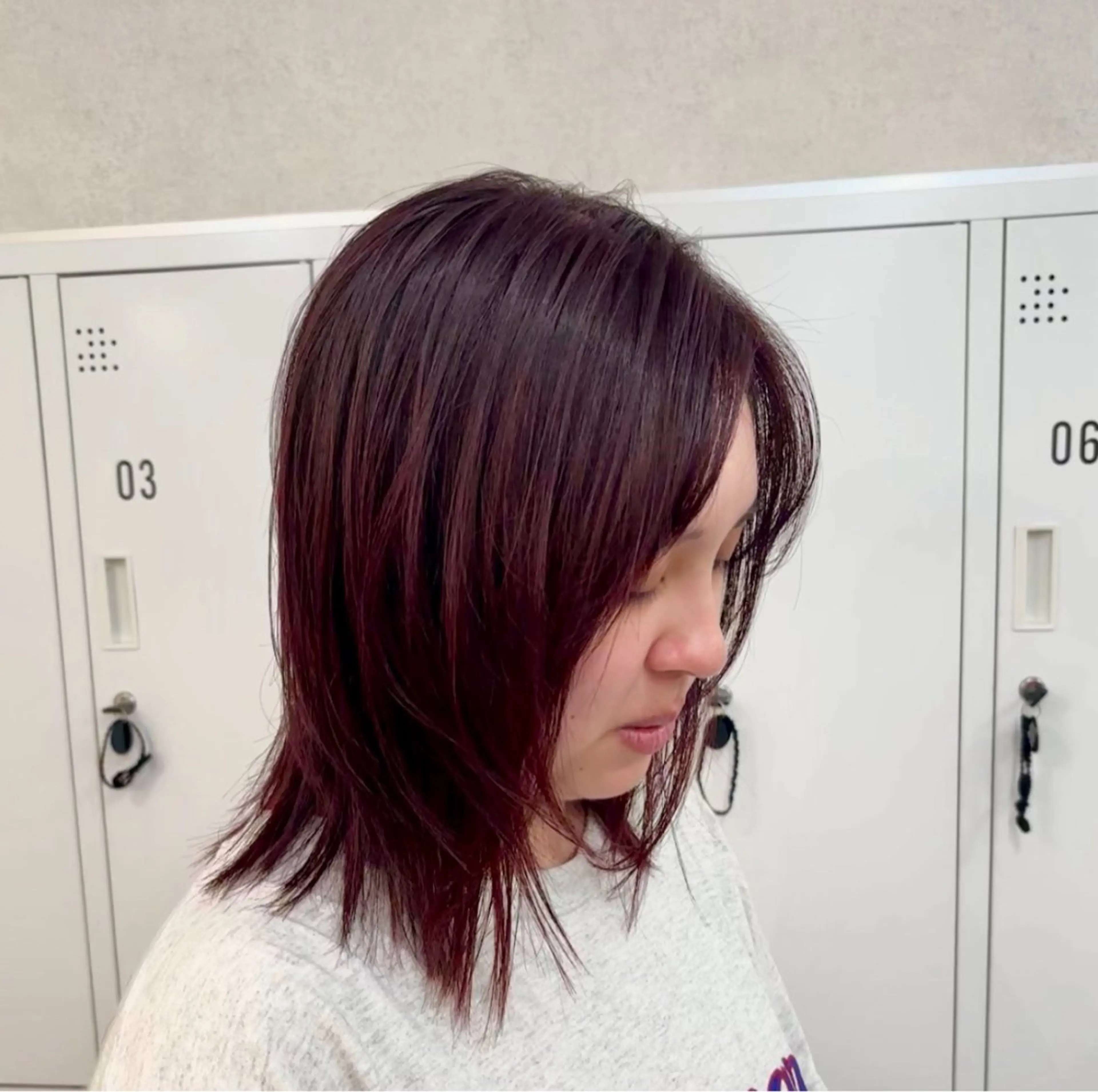 ミディアム カラー ブリーチ グラデーションカラー レイヤーカット ネヅ カオルのヘアスタイル