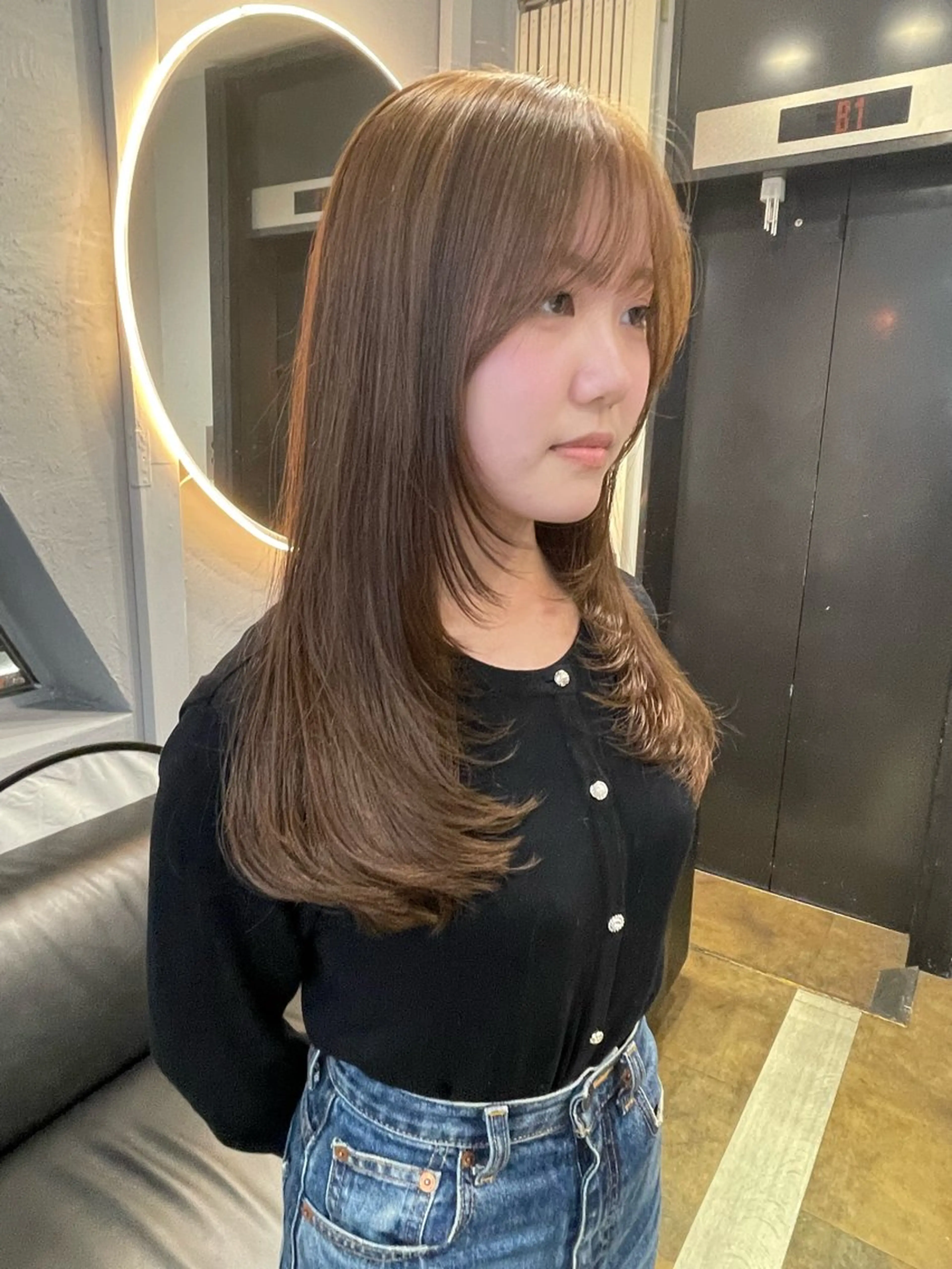 セミロング カラー ベージュカラー ブリーチ ケアブリーチ 透明感カラー デザインカラー カット ヘアカラー トリートメント TATSUブリーチ/ ミルクティーベージュのヘアスタイル