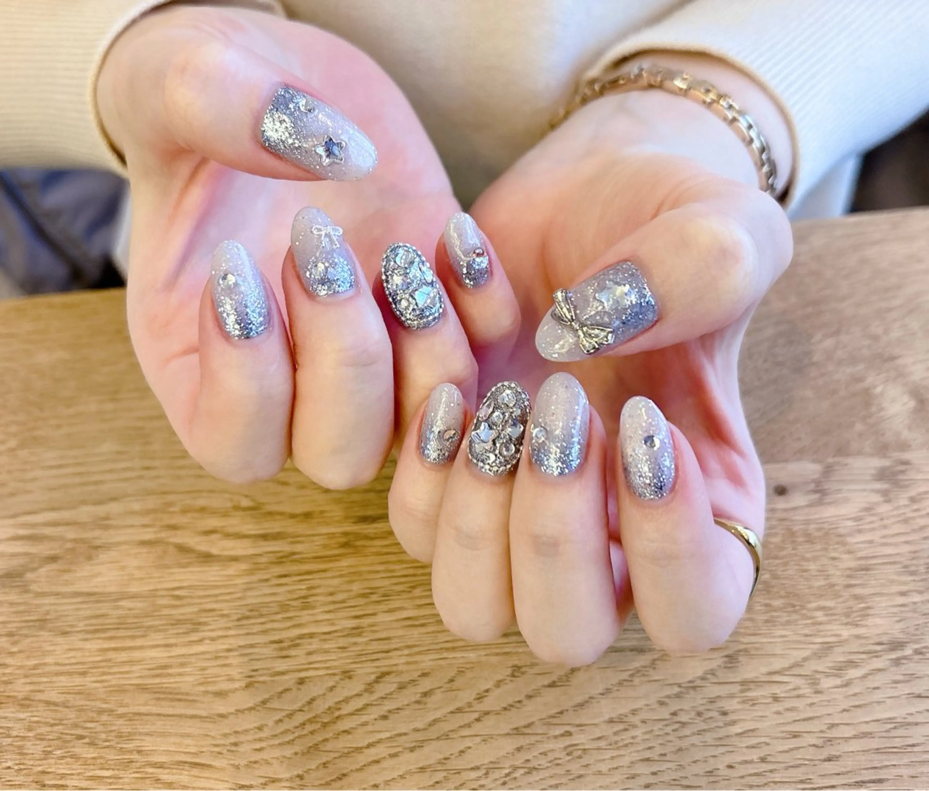 ネイル ブルー グラデーション キラキラネイル マグネットネイル ハンドネイル FLARE NAIL フレアネイルのネイルデザイン