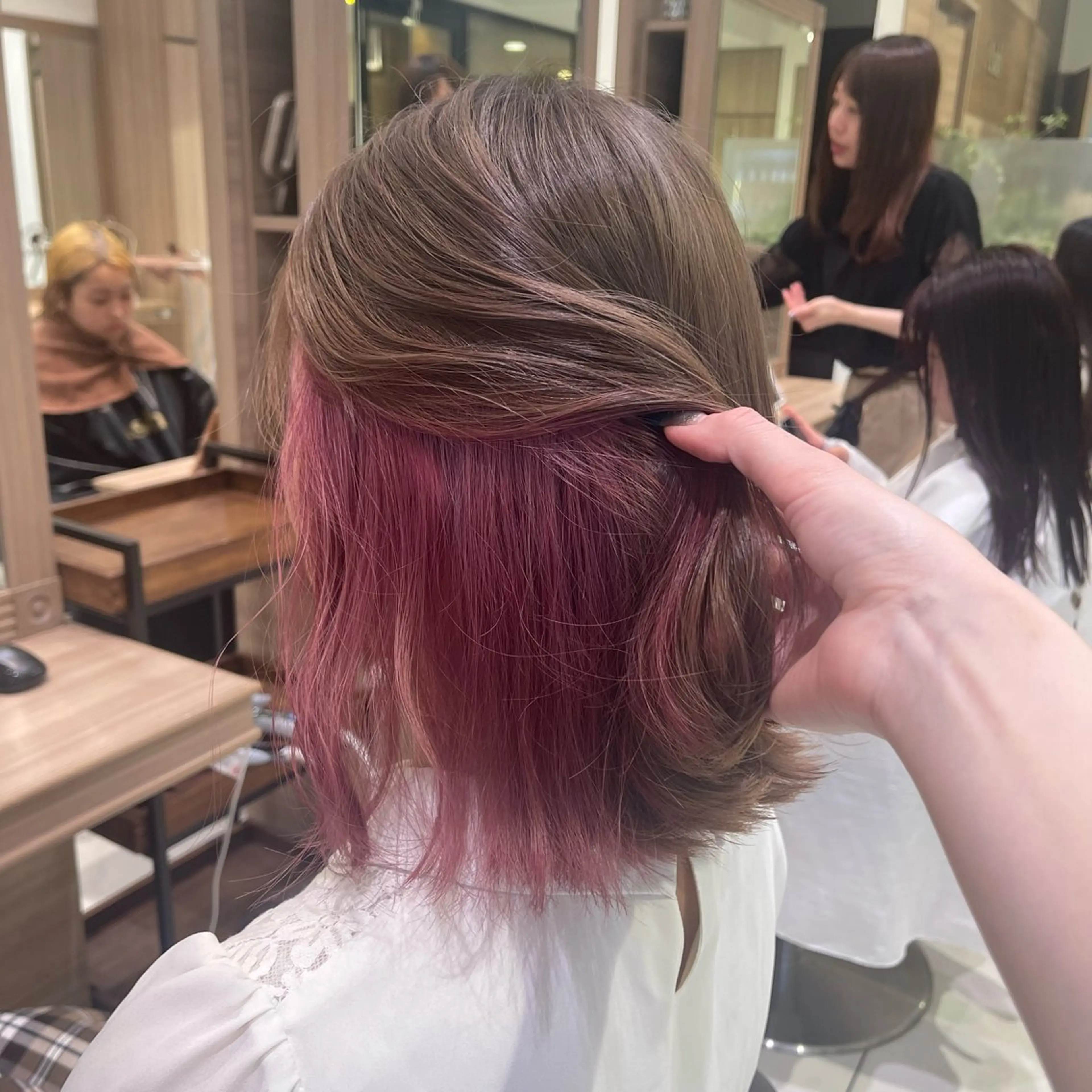 🌈カット+インナーカラー+全体カラー+トリートメント（ケアブリーチ込み）の写真